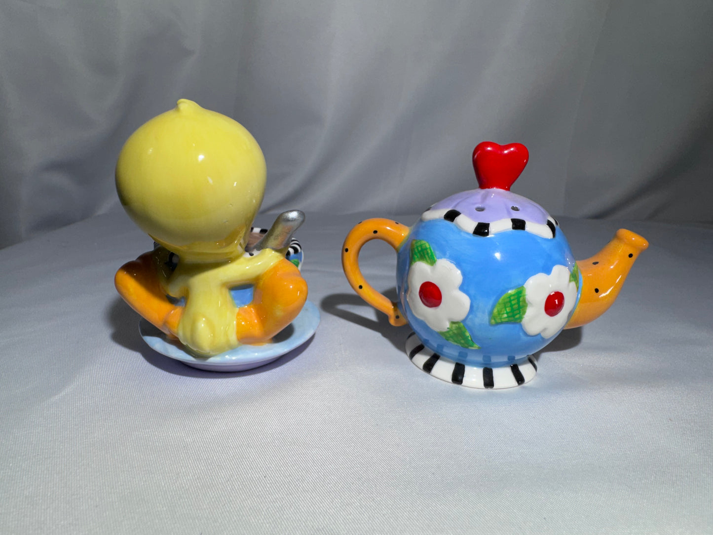 Vintage 1999 Tweety’s Tea Party Mini Salt & Pepper Set – Warner Bros. Studio Store – Original Box
