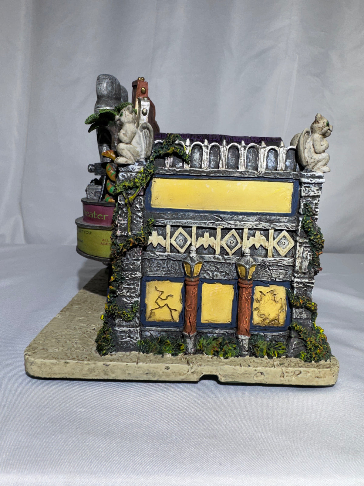 Hawthorne Village The Munsters Mockingbird Theater – A3257 – 2005 Halloween Village
