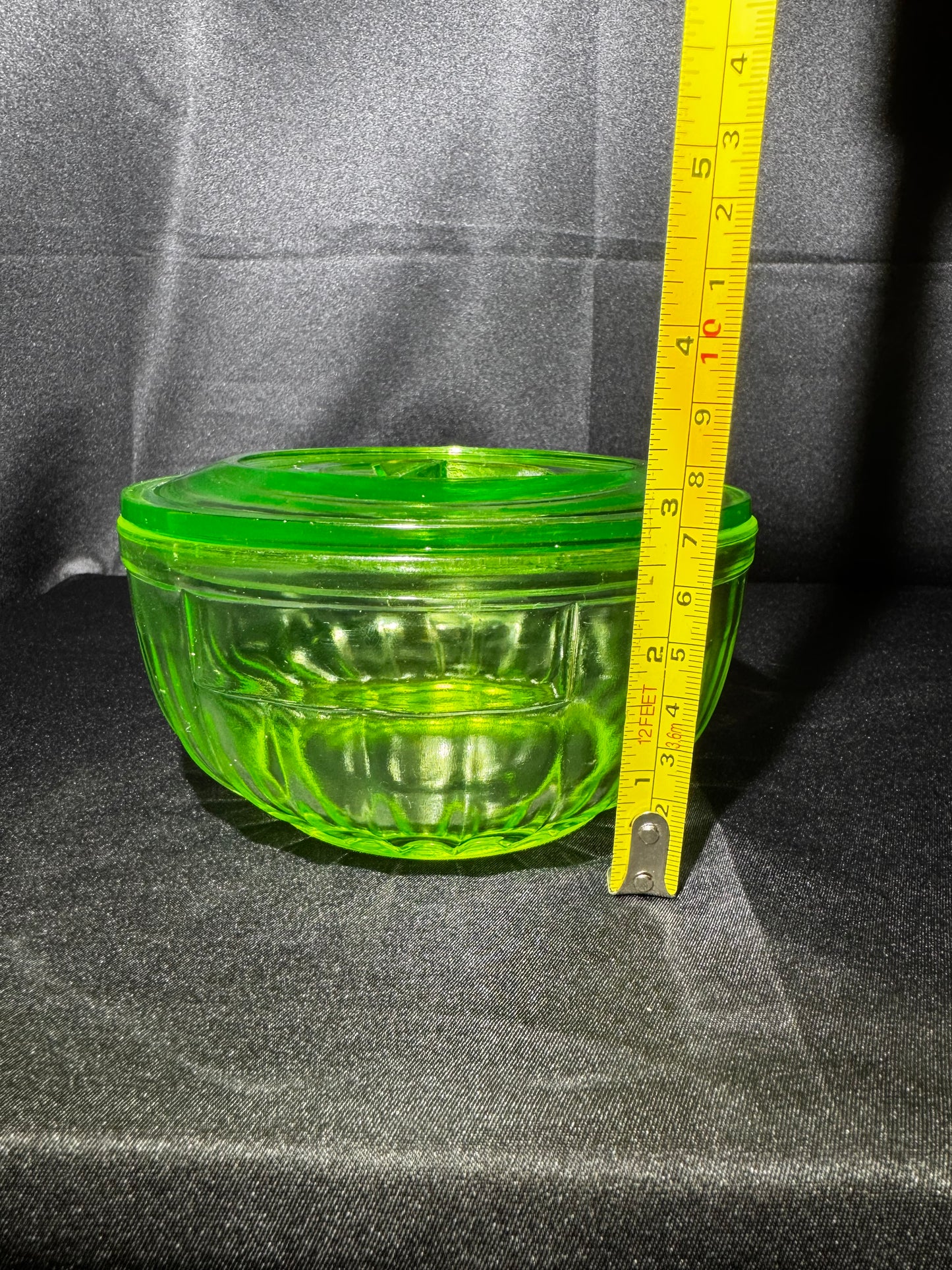 Vintage Anchor Hocking Uranium Glass Refrigerator Dish w/ Lid Ribbed Depression Glass UV Glow 5.5”
