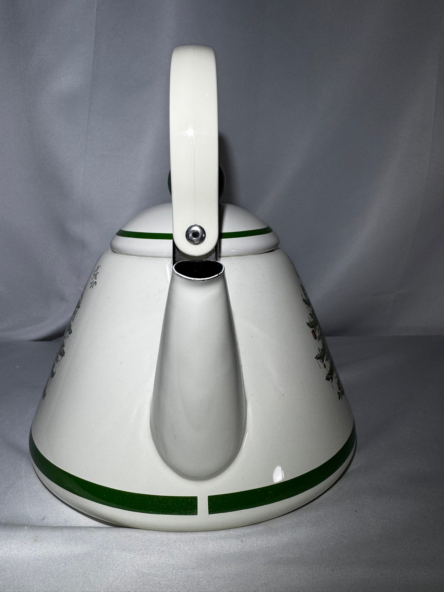 Spode Christmas Tree 2.5 Qt Whistling Tea Kettle Porcelain Enamel on Steel w/ Box