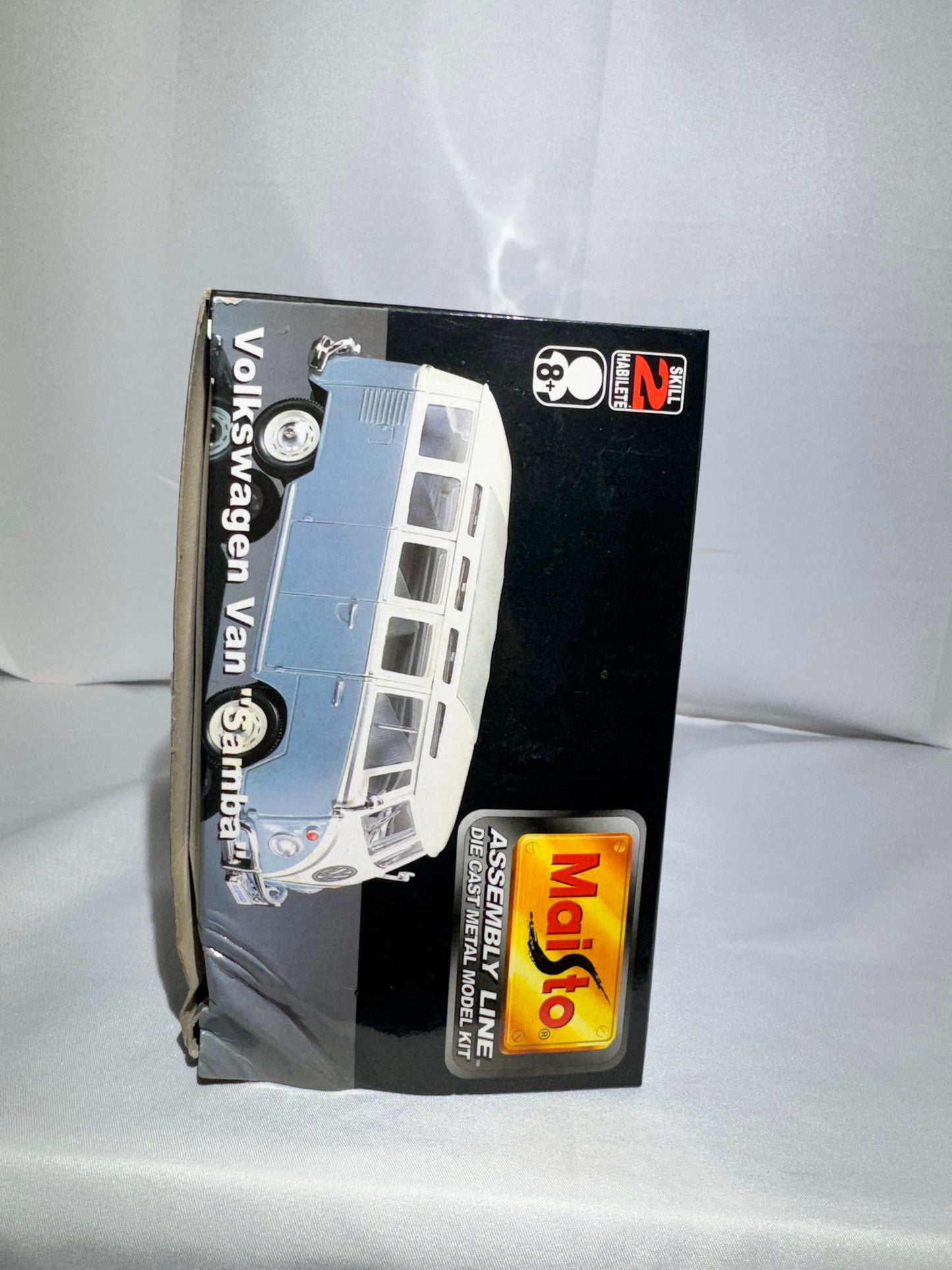 Volkswagen Van “Samba” – 1:25 Scale Maisto Assembly Line Diecast Model Kit (2001)