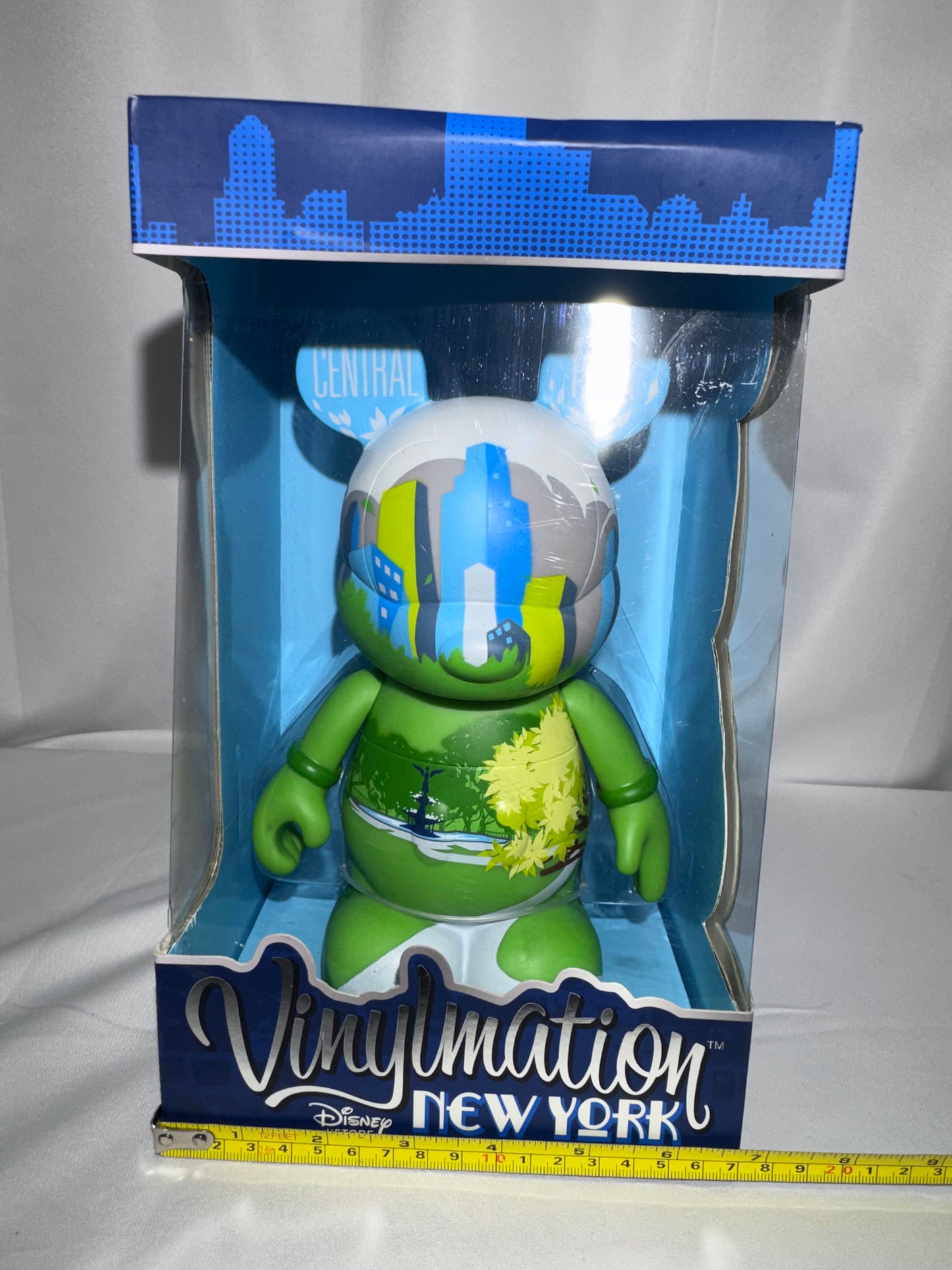 Disney Vinylmation New York City Central Park 9” Figure Oskar Mendez LE 1540