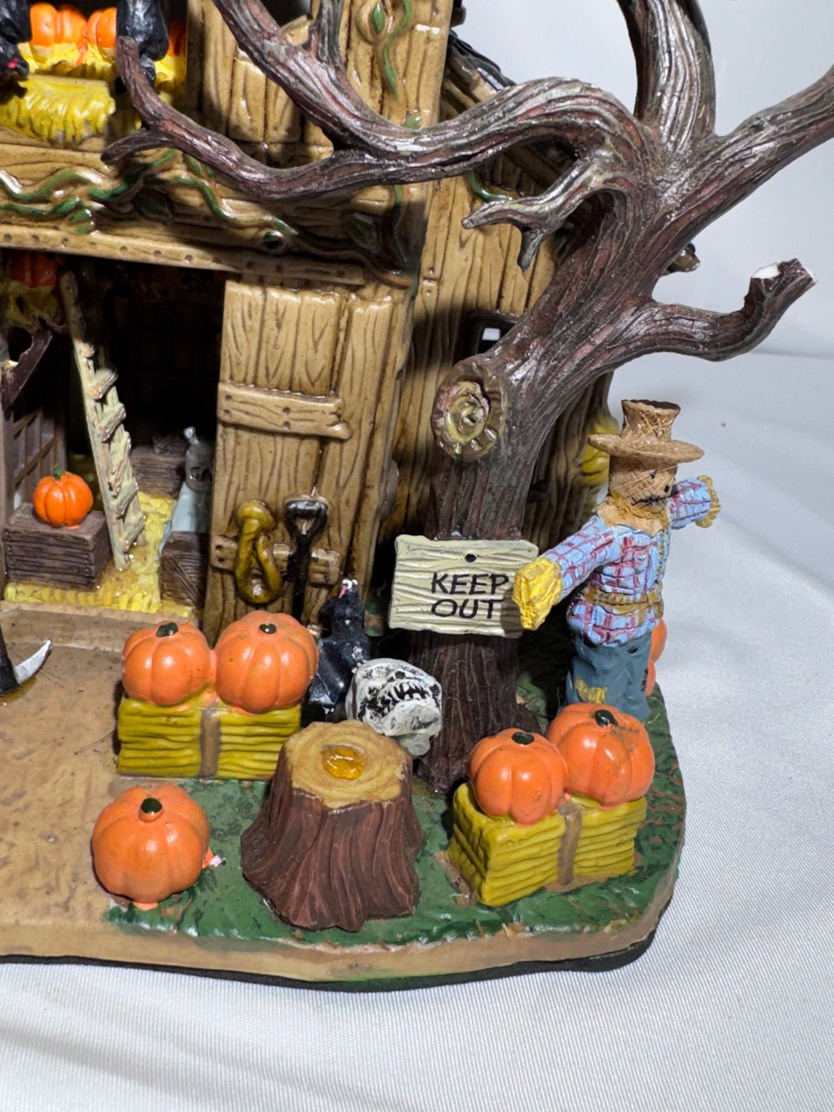 Lemax Spooky Town Creepy Barn #55222 — Retired 2005 Halloween Village Building