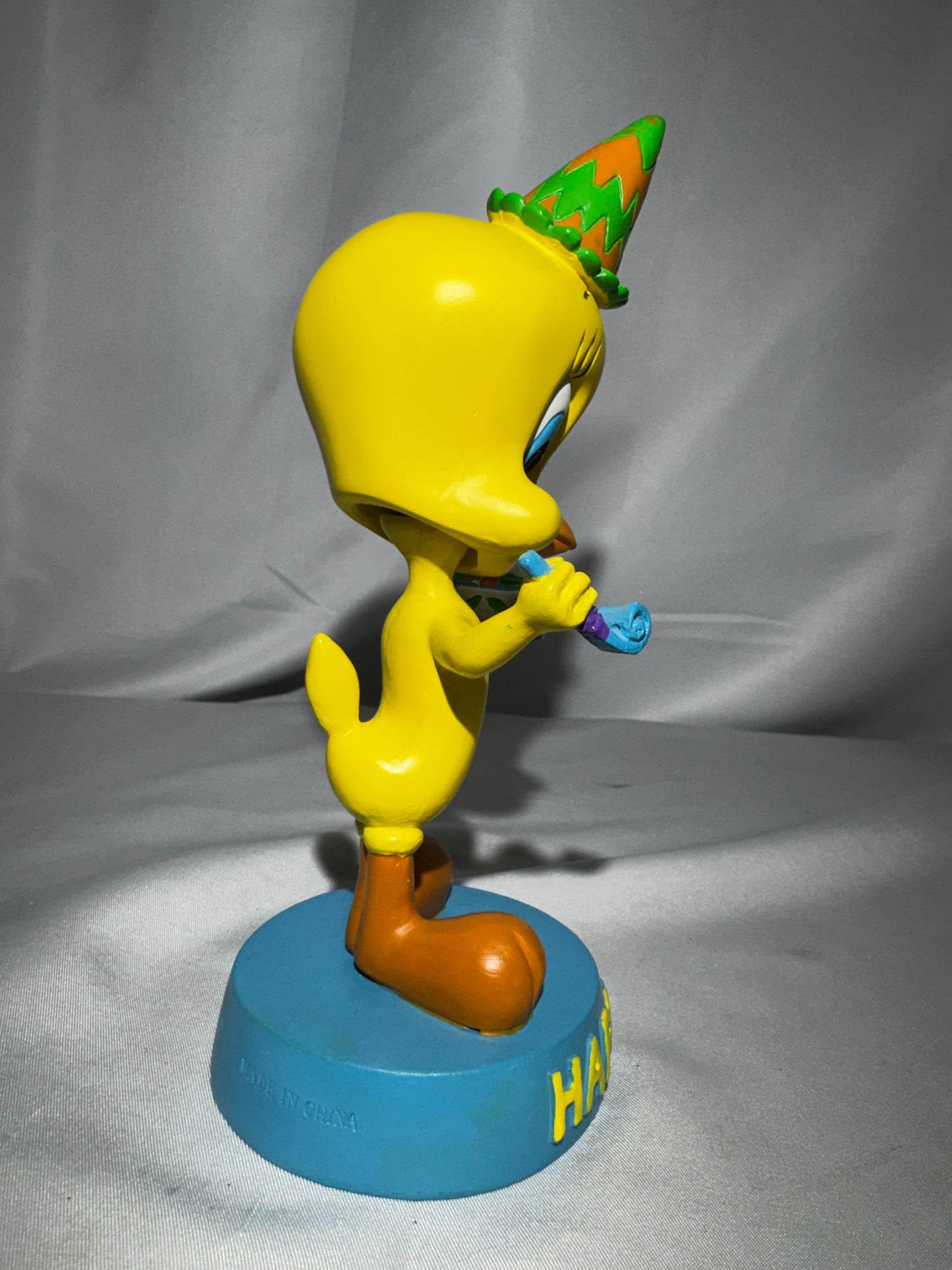 1995 Warner Bros. Studio Store Exclusive Tweety Bird Happy Birthday Bobble Head