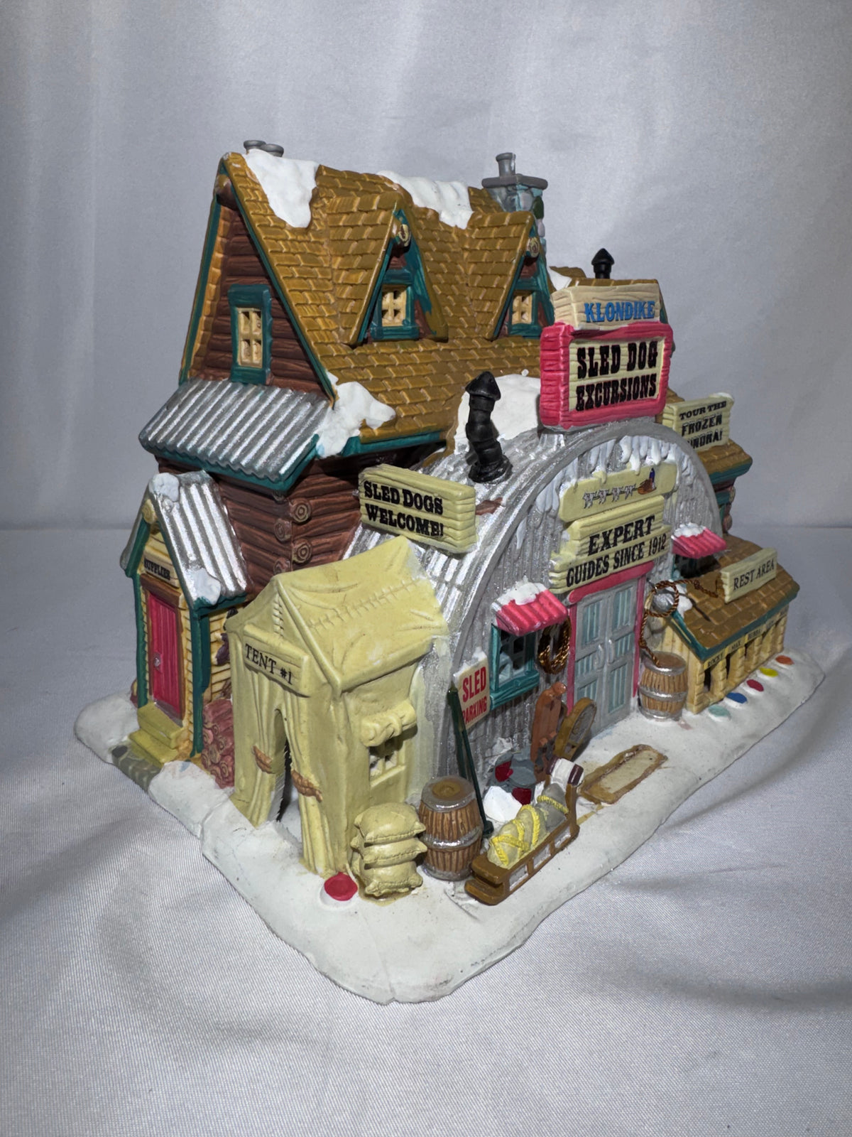 Lemax Klondike Sled Dog Excursions #95844 – 2009 Retired Christmas Village Lighted Building- read