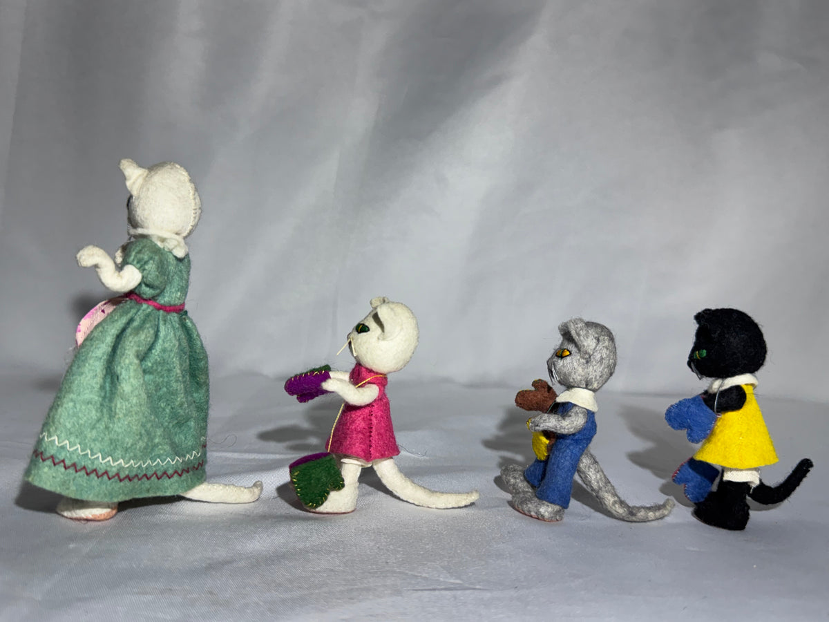 Vintage BAPS Germany Three Little Kittens & Mother Cat Miniature Figure Set