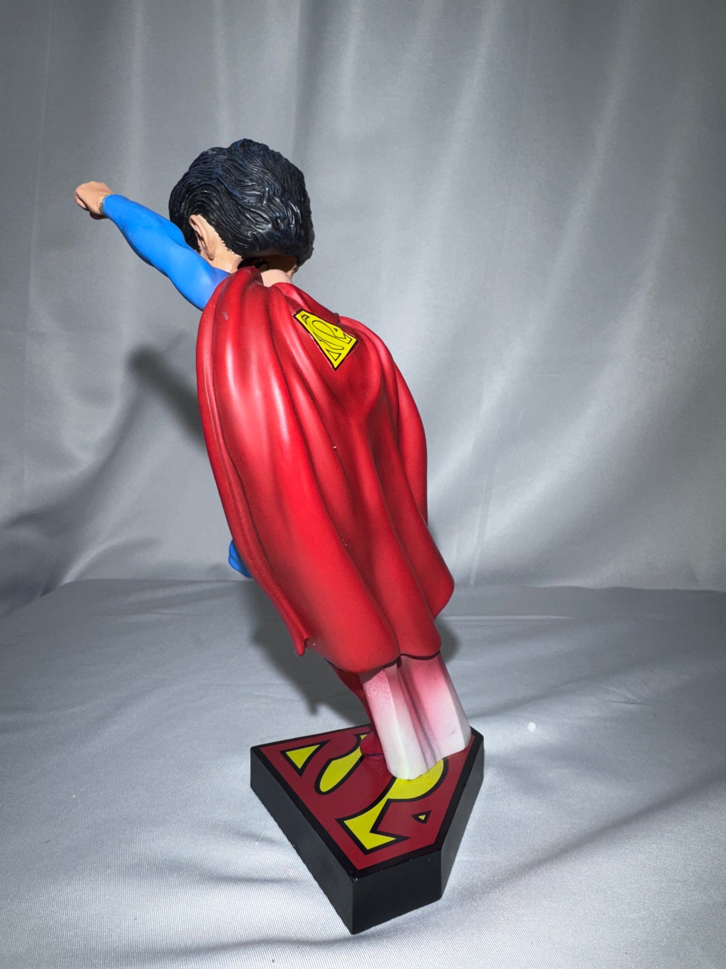 NECA DC Originals Superman Head Knocker Bobblehead – 8” Hand-Painted Resin – Original Box