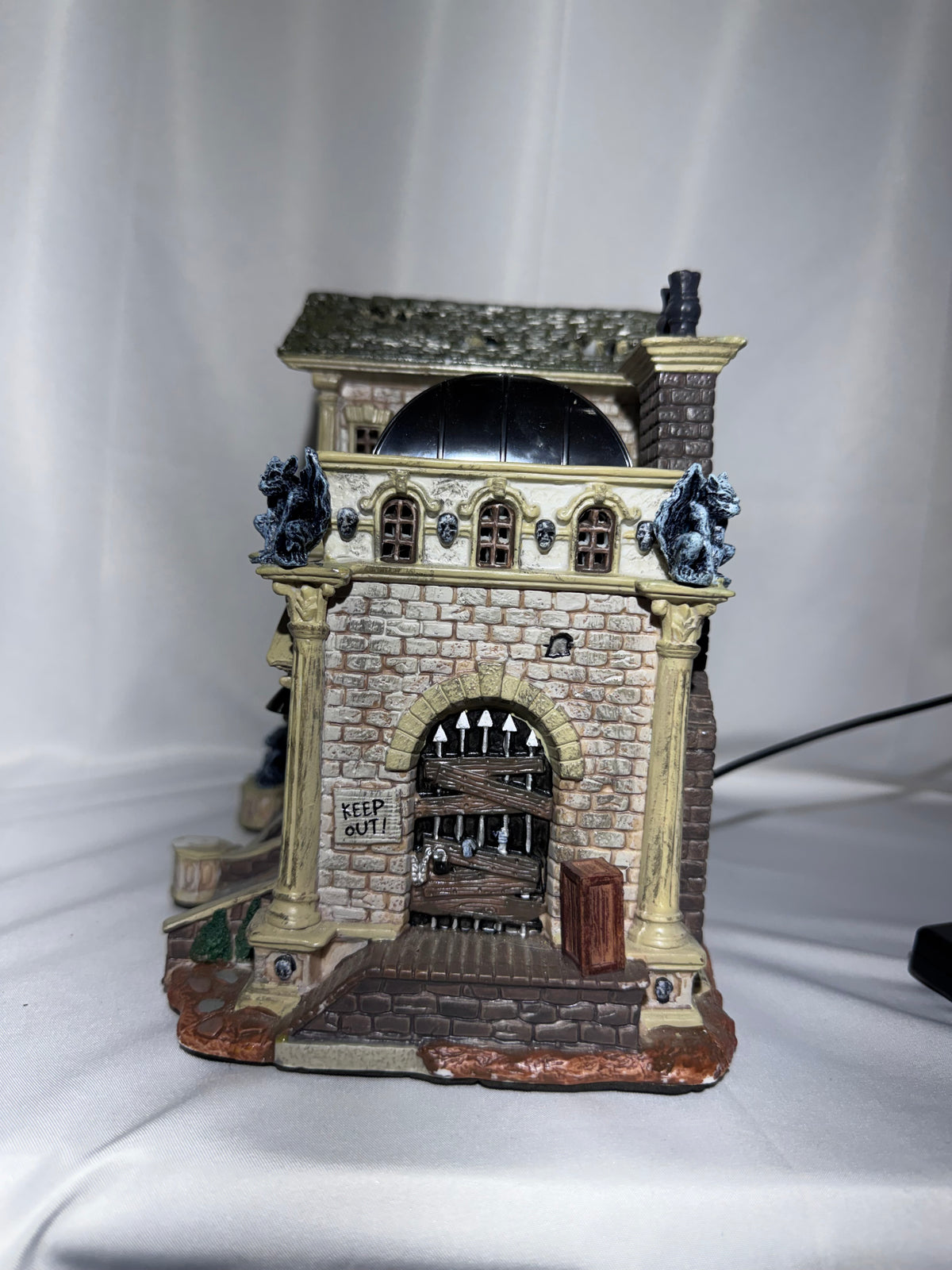 Lemax Spooky Town Rest in Pieces Mausoleum #55233 – Retired 2005 – For Parts/Display