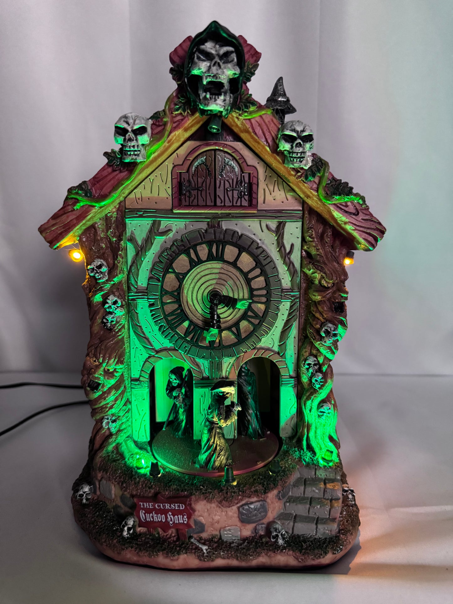 Lemax Spooky Town The Cursed Cuckoo Haus #95454 — 2019 — Animated & Lighted