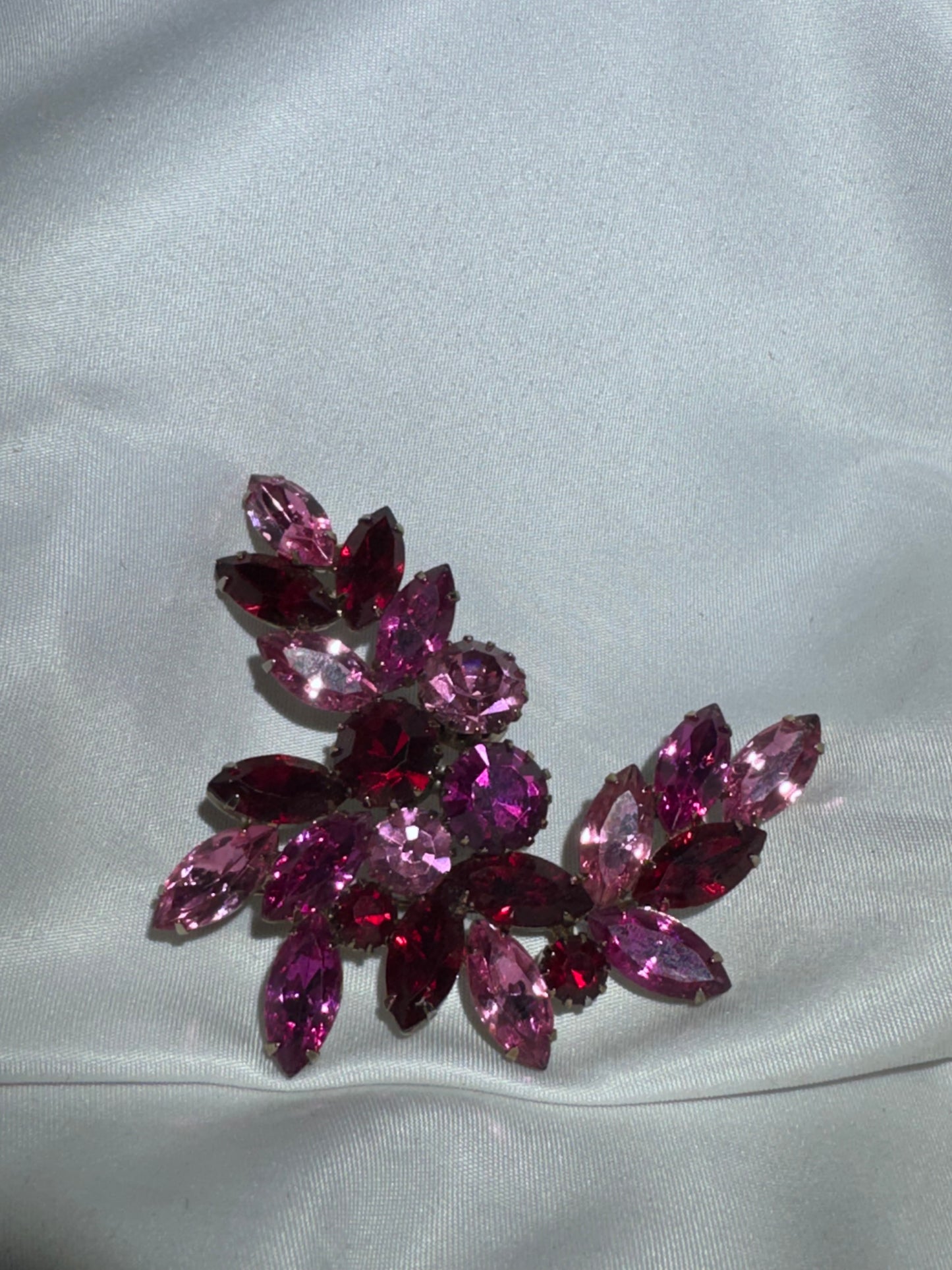 Vintage Pink & Red Rhinestone Cluster Spray Brooch – Mid-Century Costume Jewelry