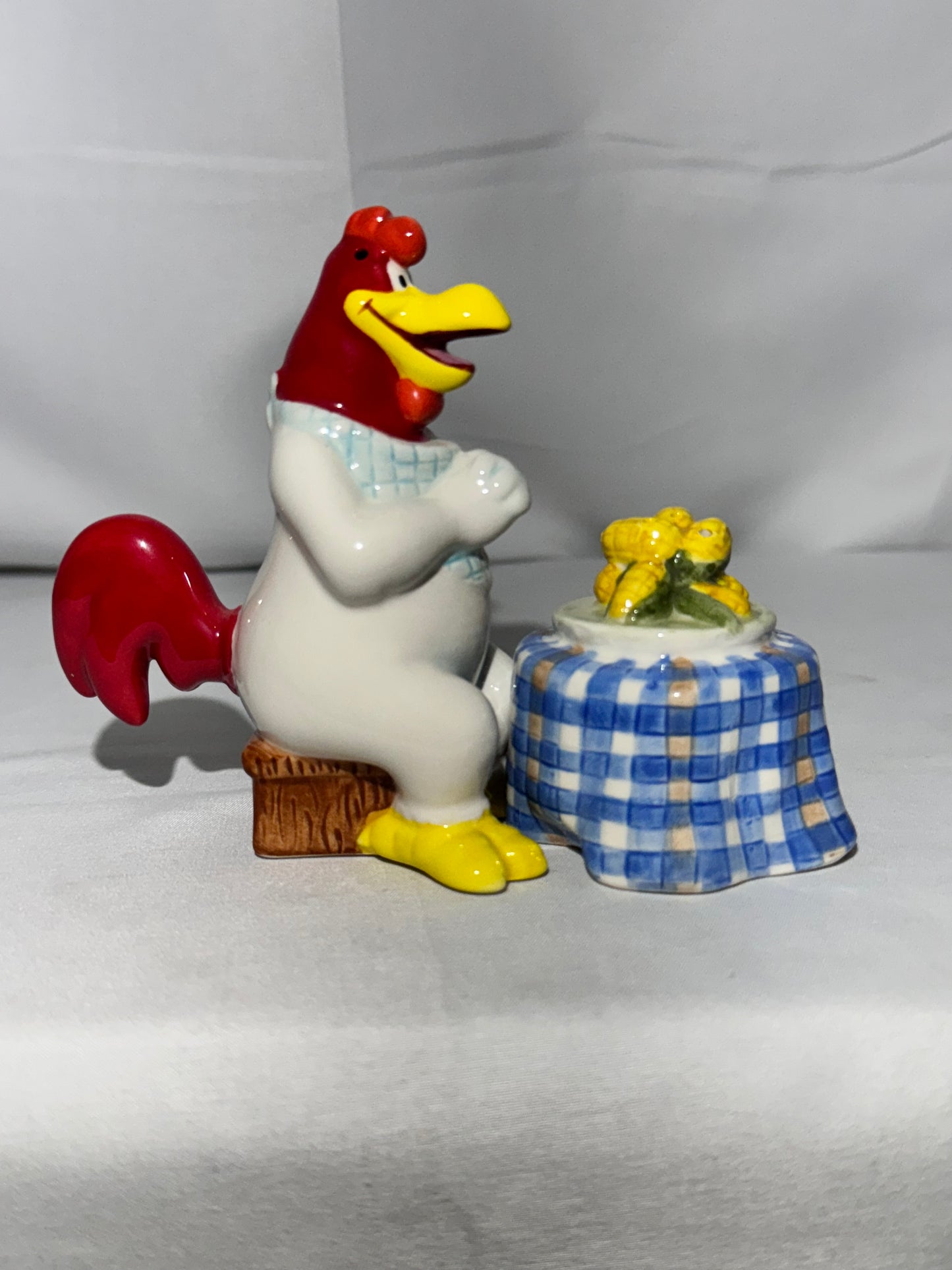 Looney Tunes Warner Brothers Foghorn Leghorn Magnetic Salt & Pepper Shakers – With Stoppers