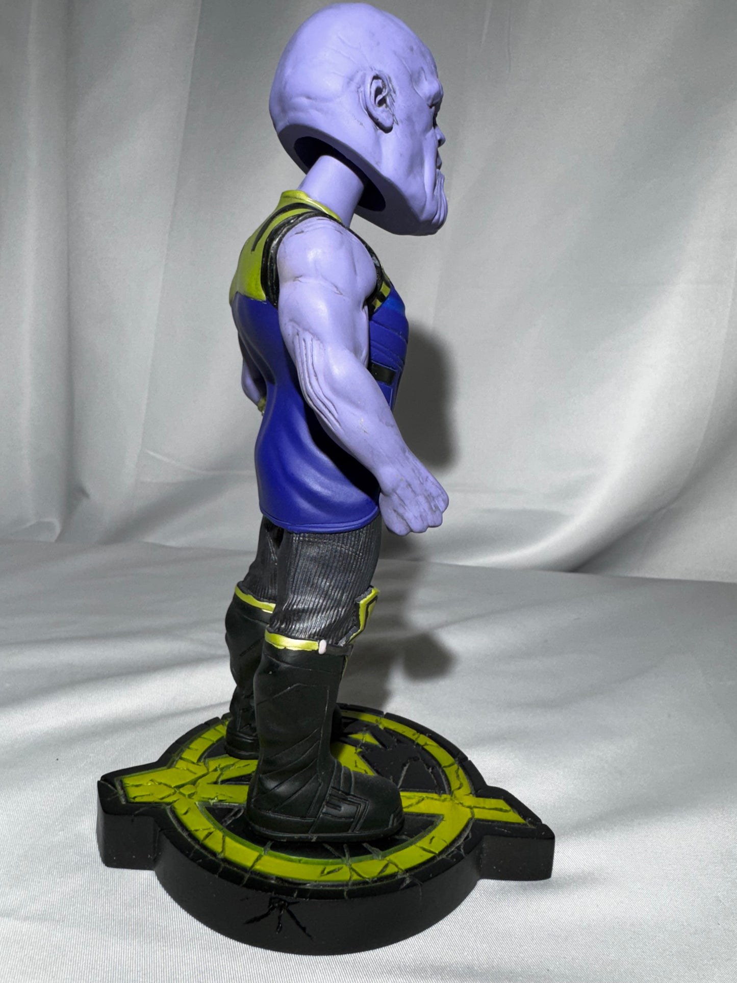 NECA Thanos Head Knocker Avengers Infinity War Resin Bobblehead Figure 8”