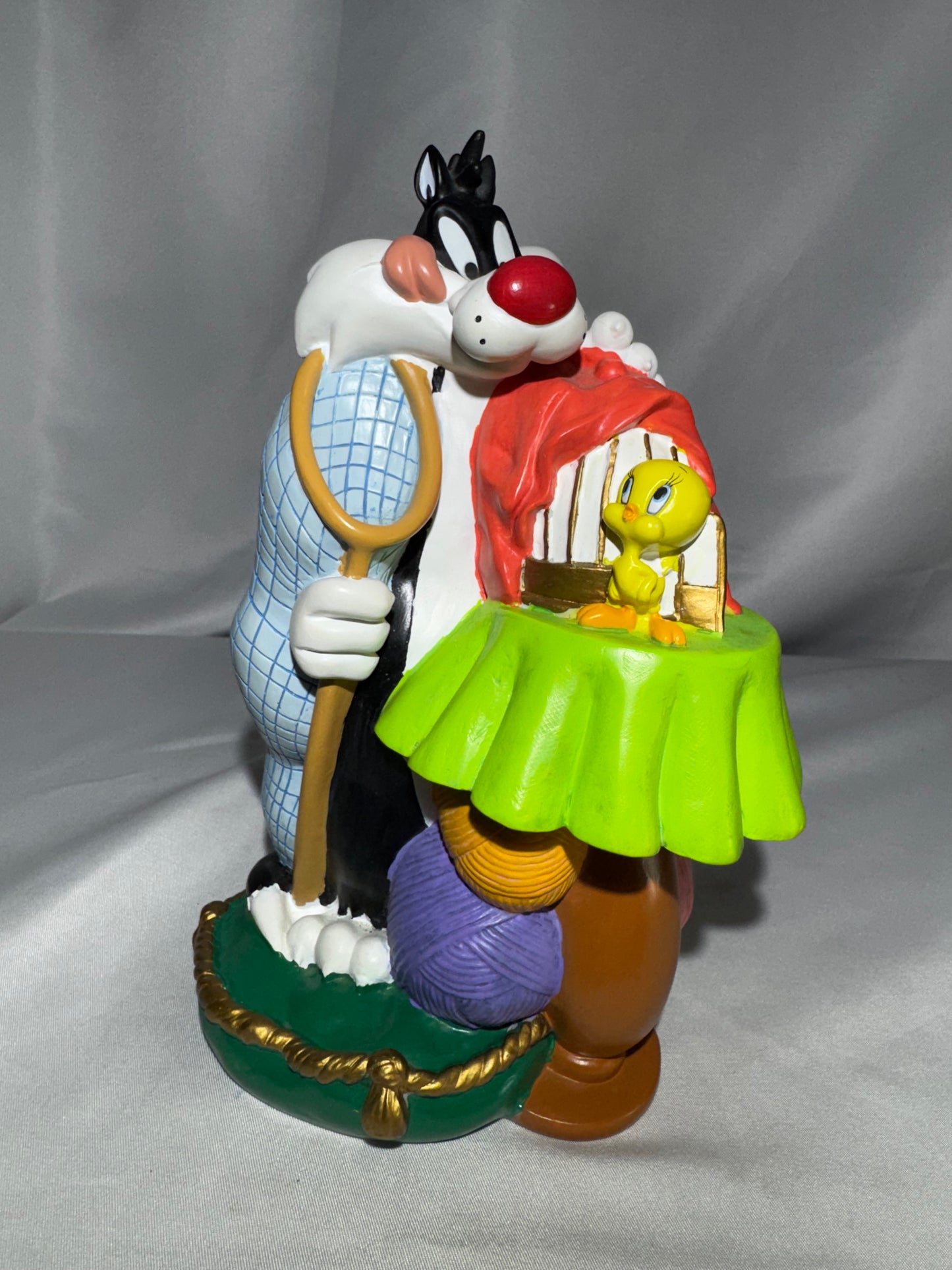 1997 Warner Bros Looney Tunes Sylvester Tweety Piggy Bank Resin Coin Bank 8” RARE