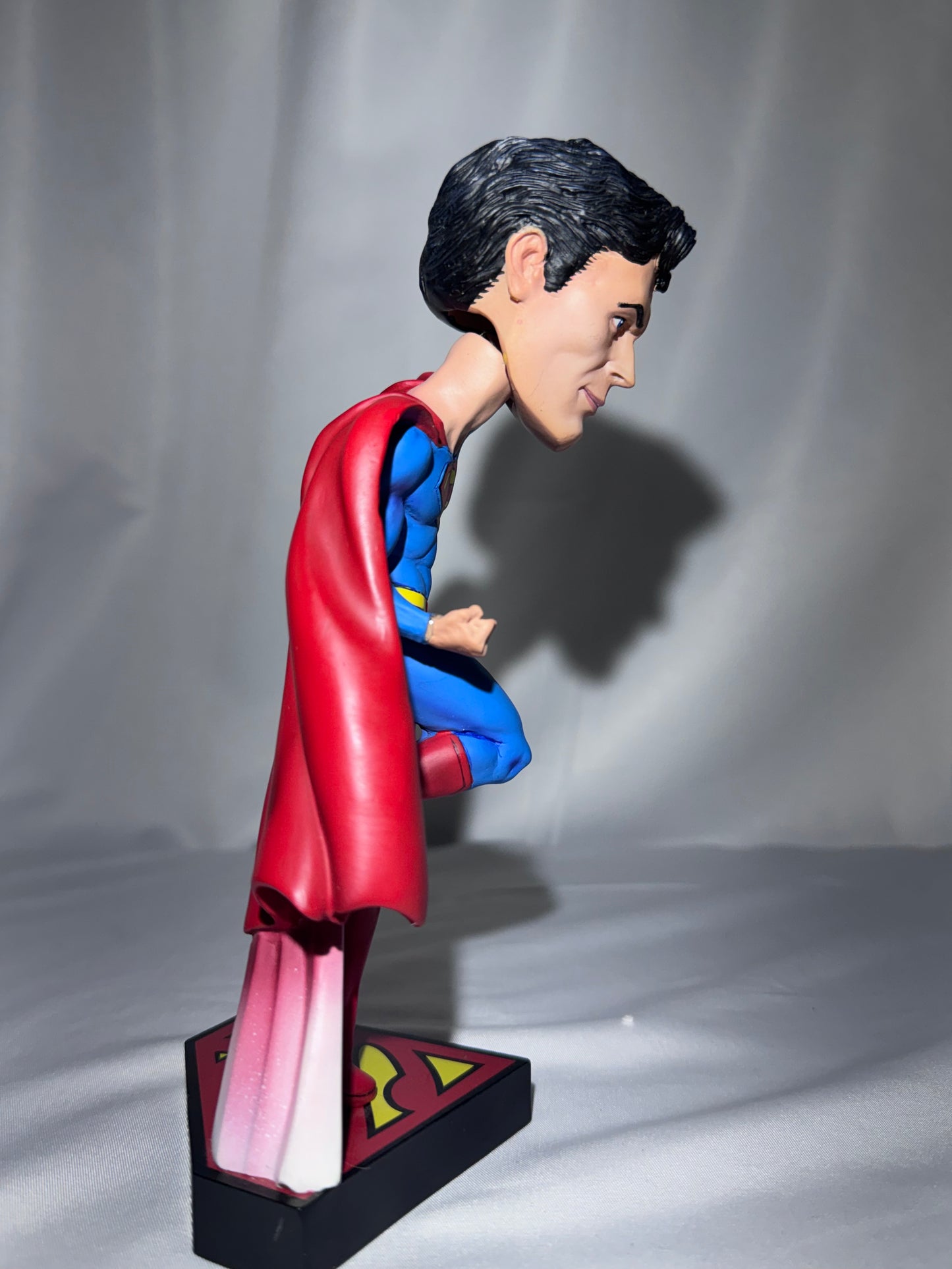 NECA DC Originals Superman Head Knocker Bobblehead – 8” Hand-Painted Resin – Original Box