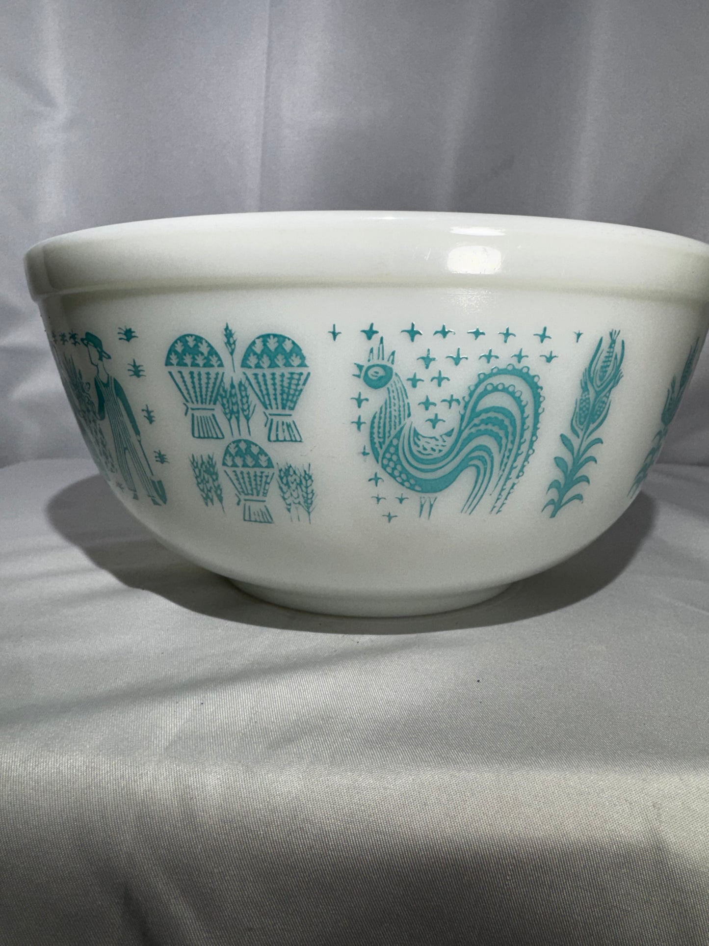 Rare Vintage Pyrex 403 Amish Butterprint Mixing Bowl – Reverse Pattern lady on the left– Turquoise on White