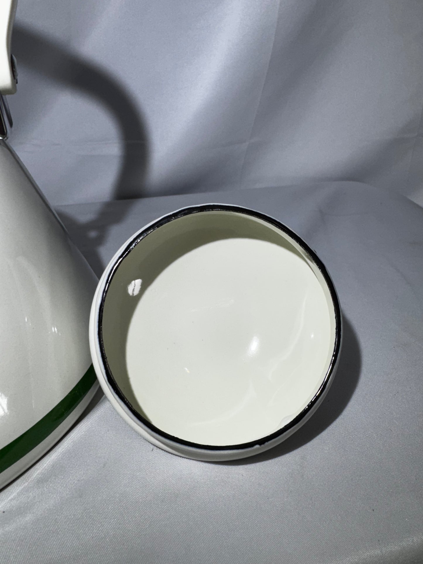 Spode Christmas Tree 2.5 Qt Whistling Tea Kettle Porcelain Enamel on Steel w/ Box
