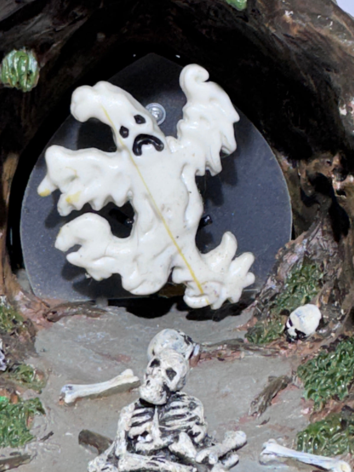 Lemax Spooky Town Haunted Grove #64423 – Lighted & Animated Halloween Table Accent