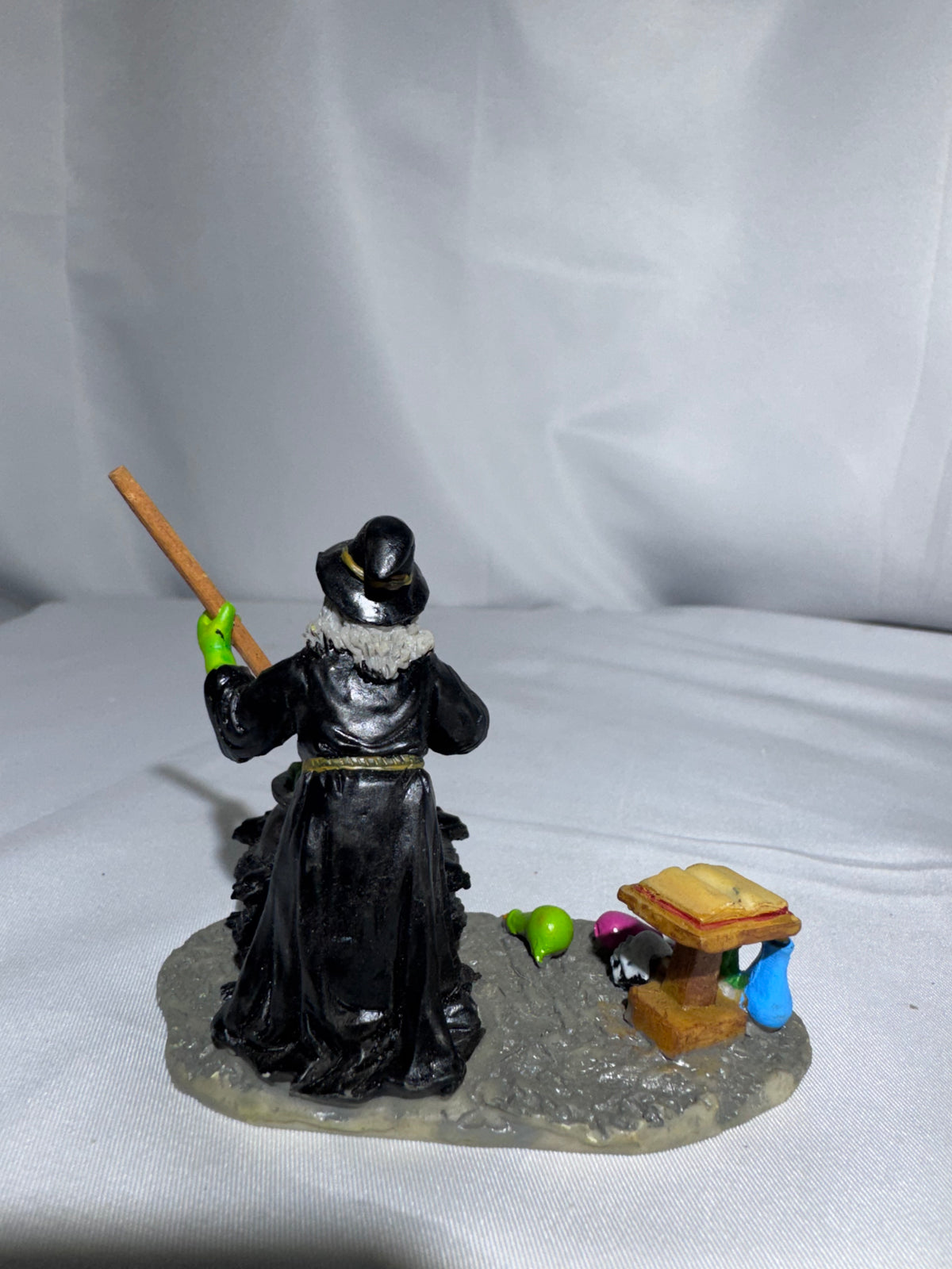 Lemax Spooky Town “The Witch’s Cauldron” #42840 — Halloween Village Figurine