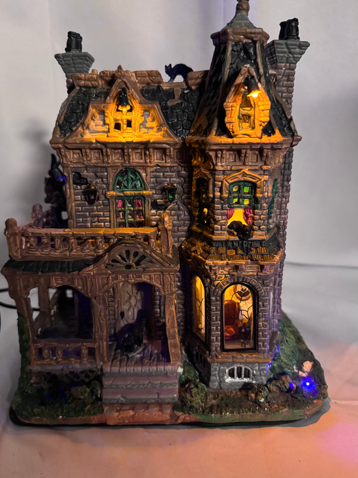 Lemax Spooky Town Withered Mansion #45662 – Retired 2014–2019 Halloween Village