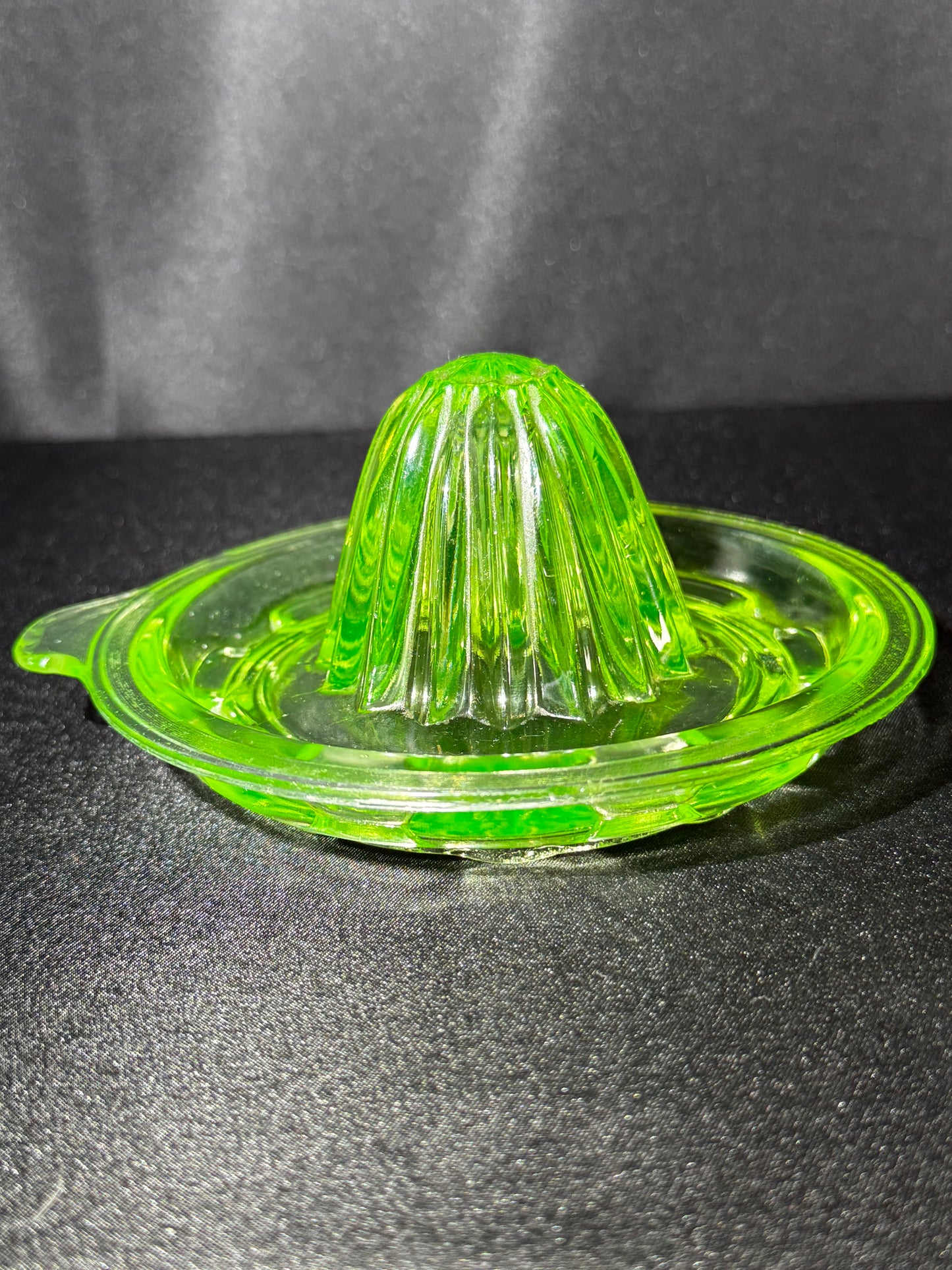 Vintage Uranium Glass Citrus Reamer Juicer Green Depression Glass 5.5” UV Reactive