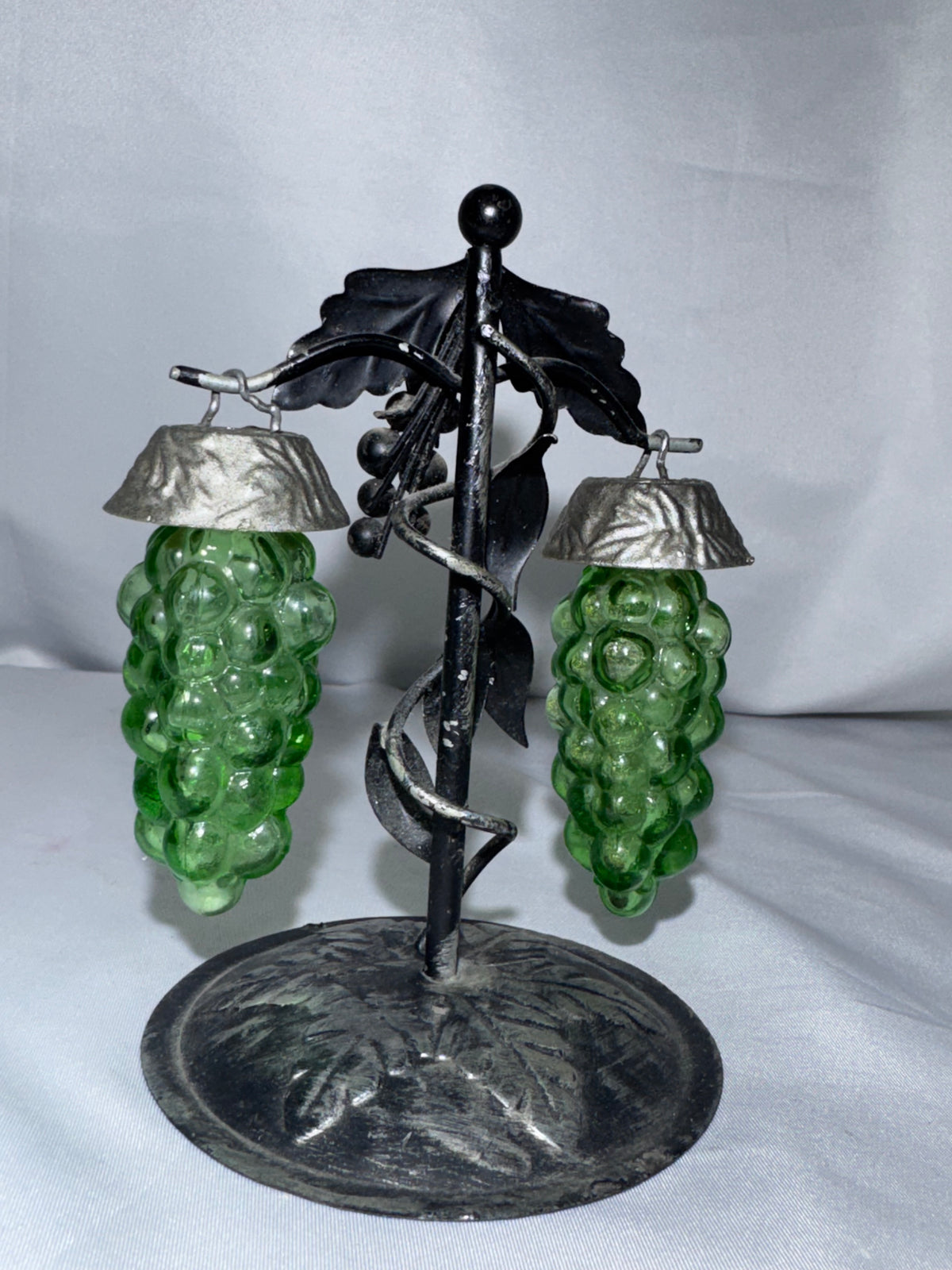 Vintage Green Glass Hanging Grape Salt & Pepper Shakers with Metal Vine Stand – 1950s–1960s
