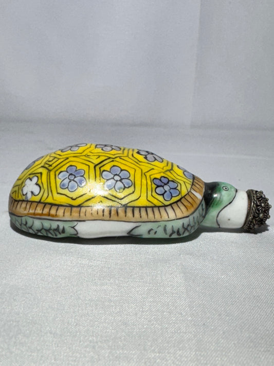 Antique Porcelain Turtle Snuff Bottle – Hand-Painted with Spoon and Stopper
