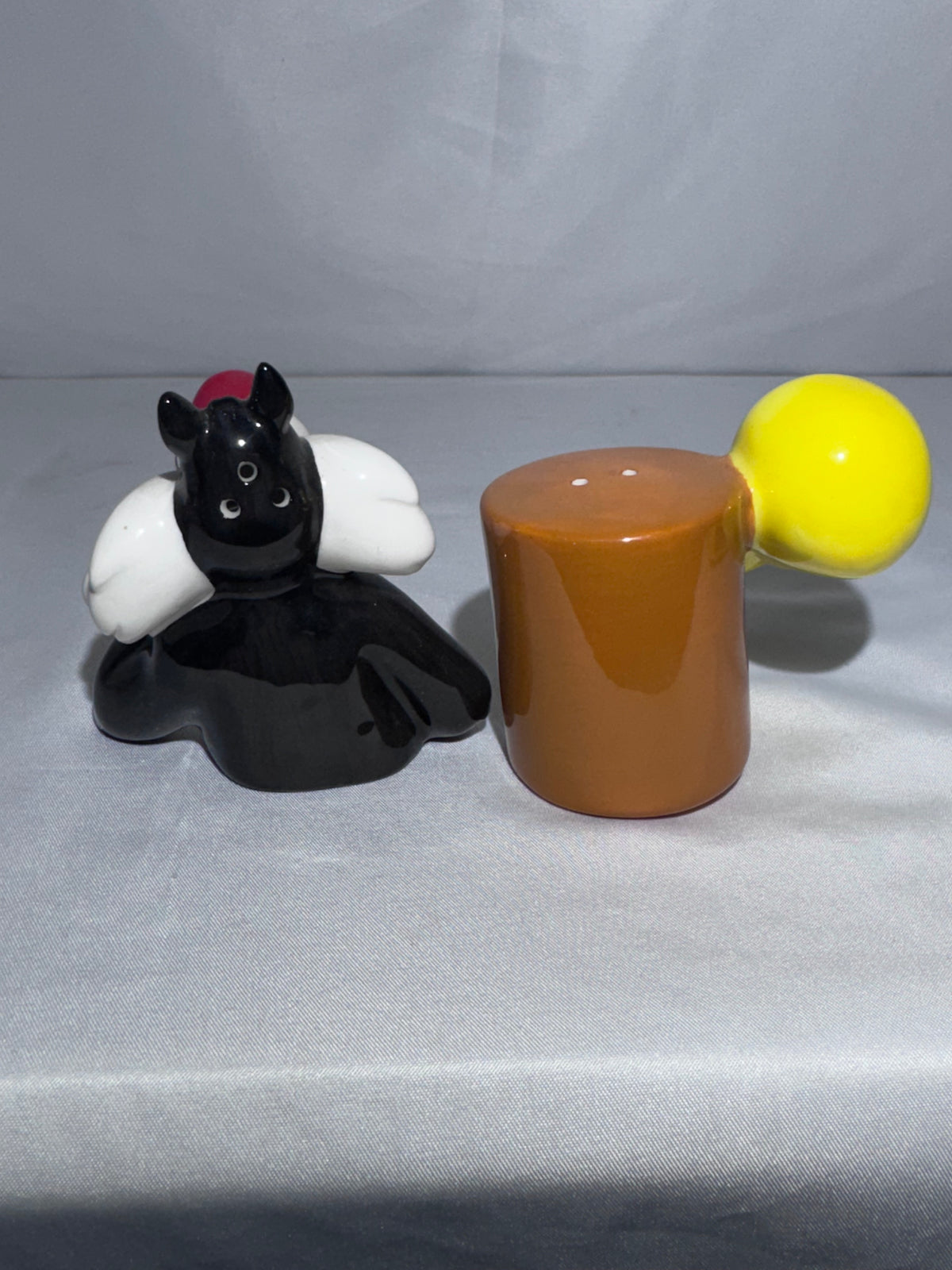 Vintage 1996 Looney Tunes Sylvester the Cat & Tweety Bird Ceramic Salt and Pepper Shakers – Tropico Diffusion