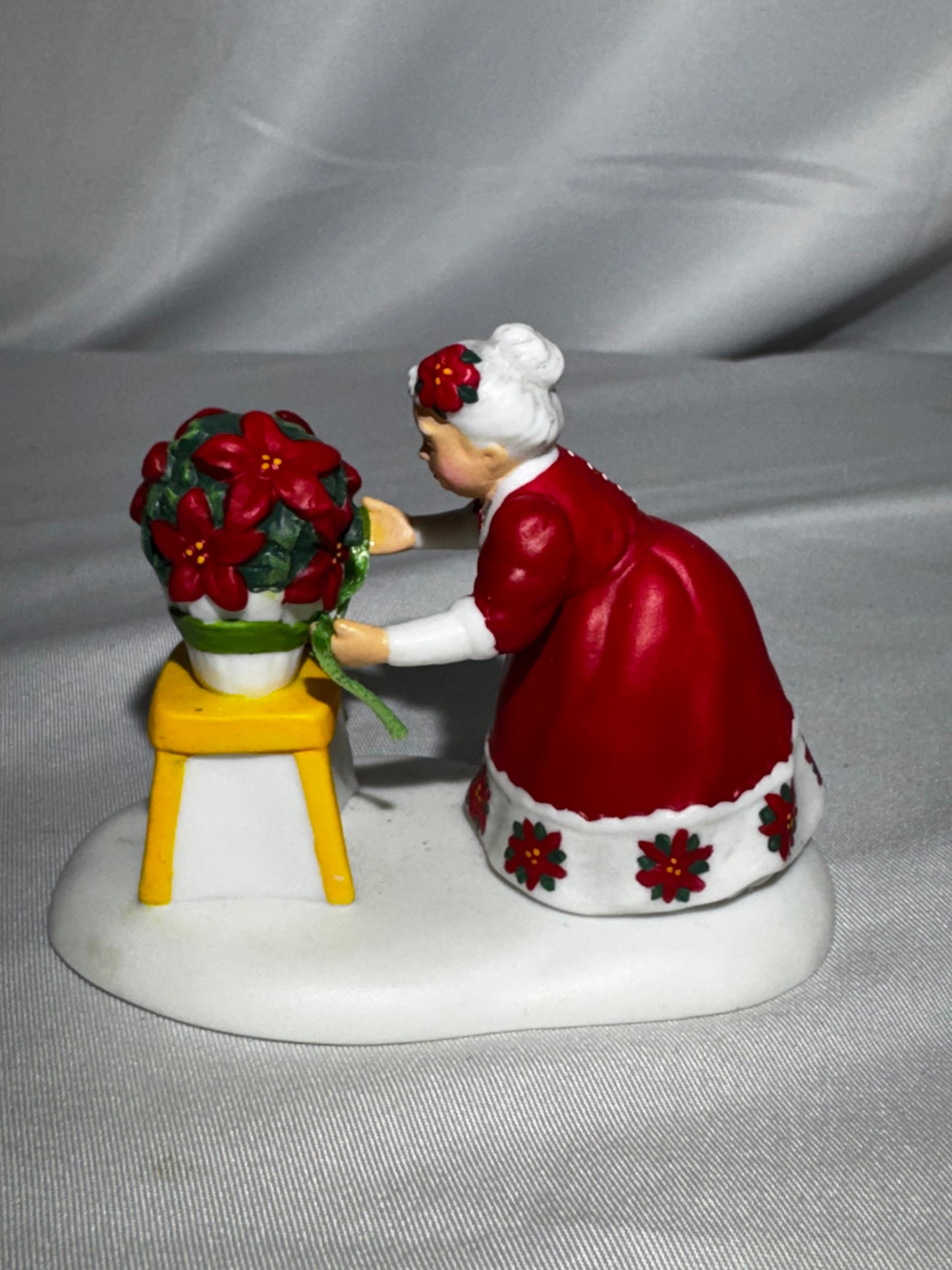 Department 56 Mrs. Claus’ Perfect Poinsettias #56.57212 North Pole Retired
