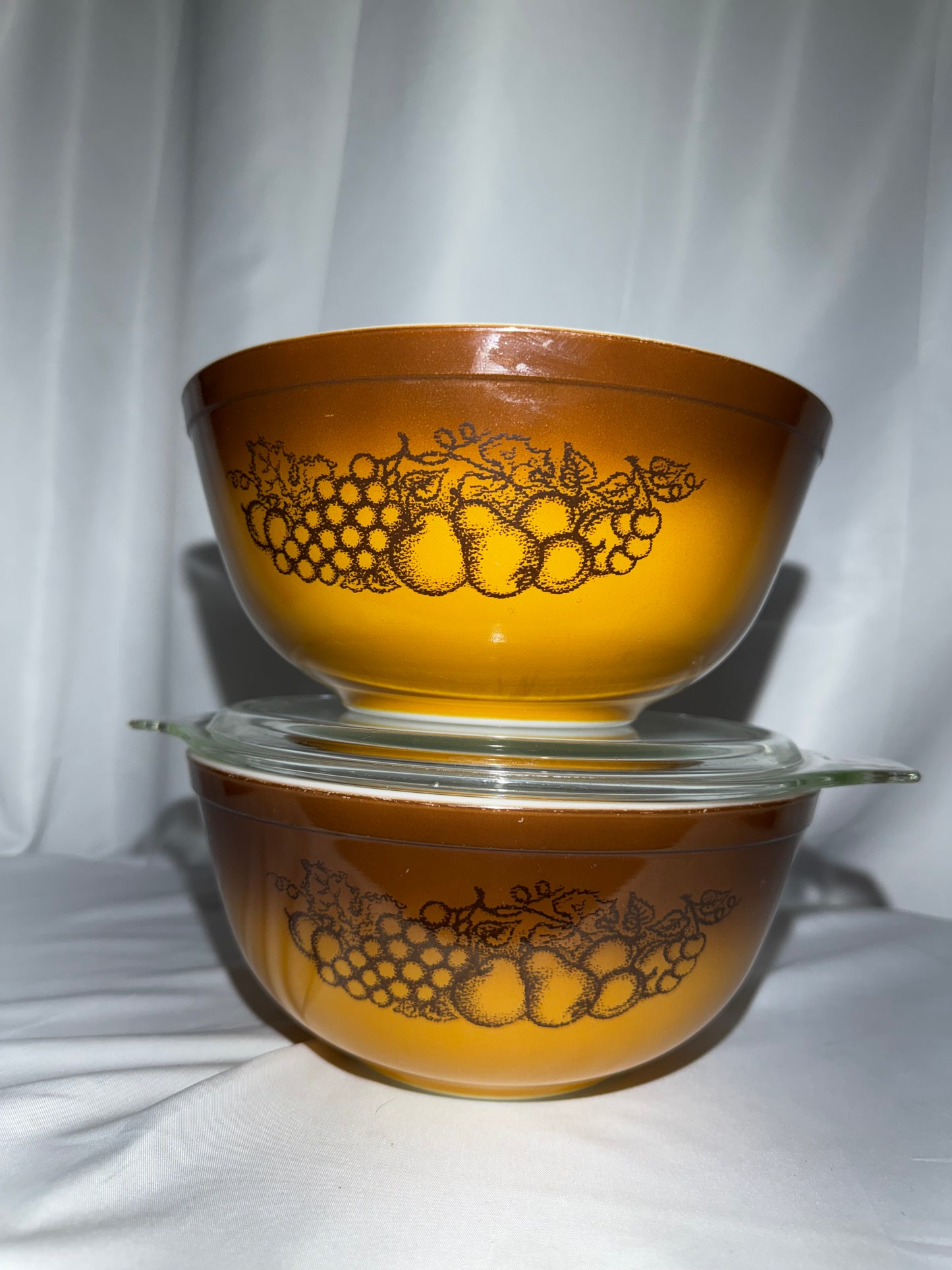 Vintage Pyrex Old Orchard 2 #403 2.5-Quart Mixing Bowls with 475-C26 Glass Lid