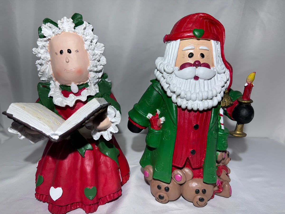 Vintage 1998 Kirkland Signature Cedar Creek Collection Mr. & Mrs. Santa Claus Figurine Set – 10” – Original Box - chip