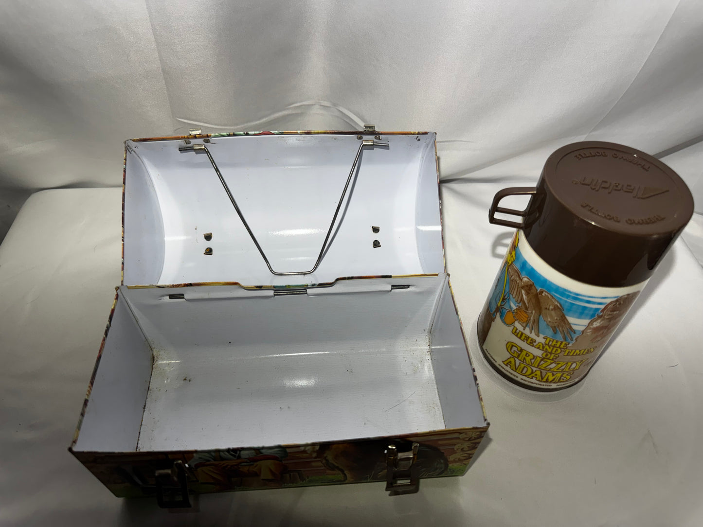 Vintage 1977 The Life and Times of Grizzly Adams Metal Lunch Box & Thermos