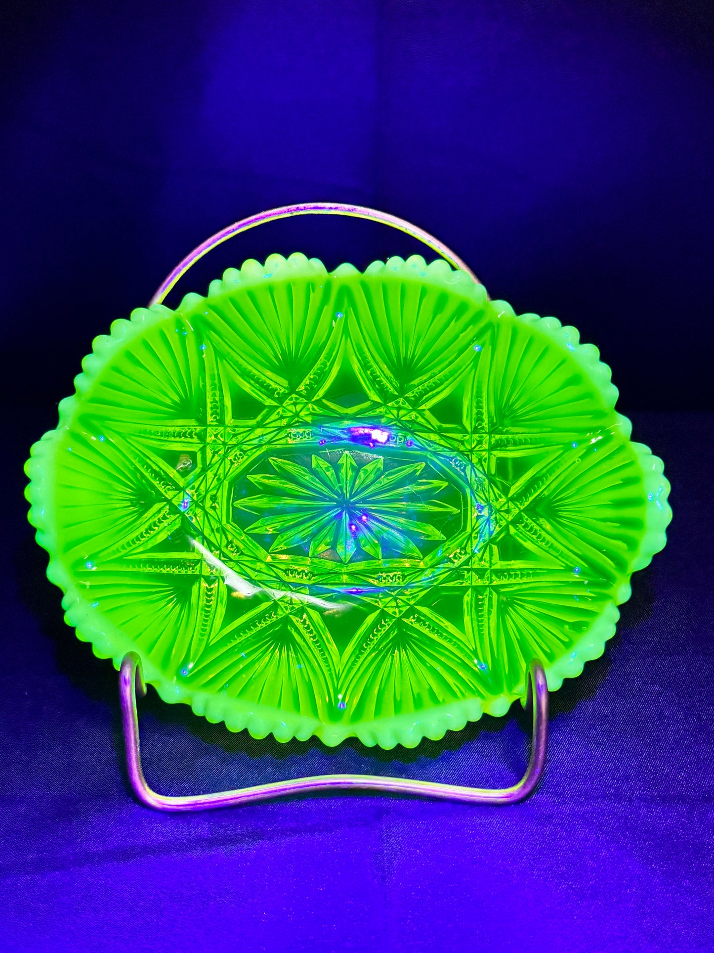 Uranium Davidson Primrose Pearline Glass 6”Bowl – EAPG