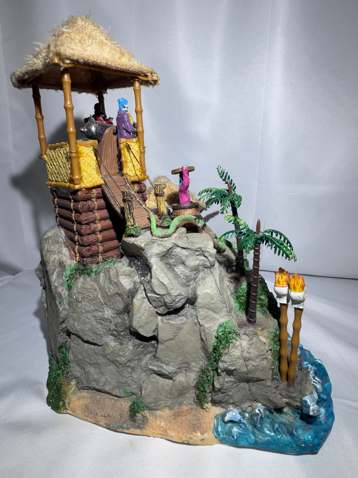 Lemax Spooky Town Pirates’ Hideout #84764 — Retired 2008 Halloween Village