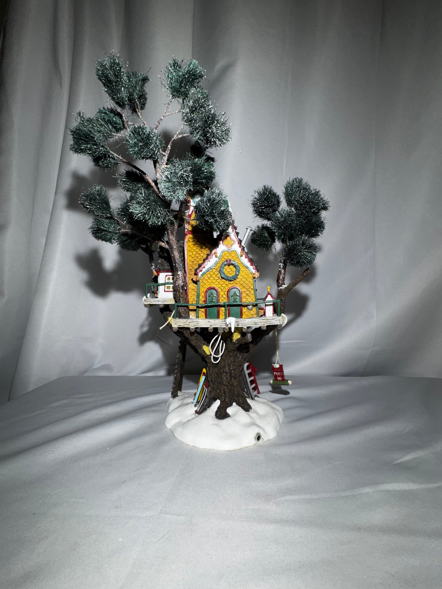 Department 56 North Pole Woods “Town Meeting Hall” Lighted Building – Item #56.56880