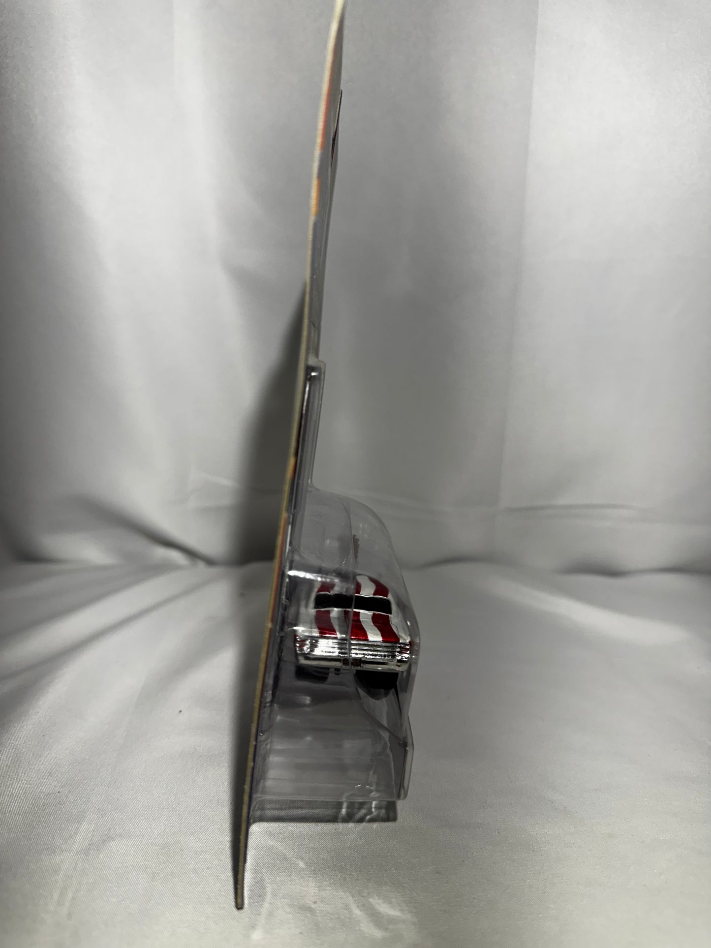 Muscle Machines 1:64 Scale ’68 Hemi Dart Diecast – GS02-12
