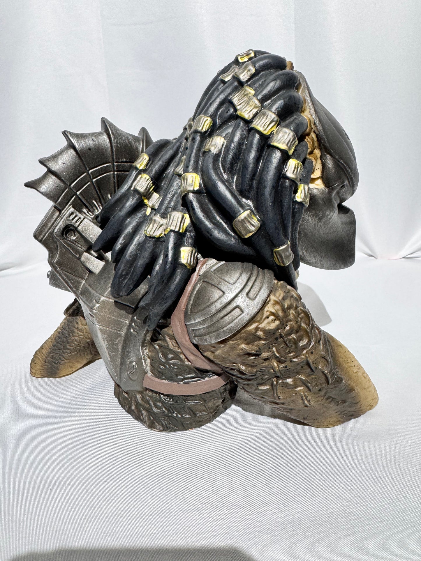 Masked Predator Bust Bank – Diamond Select Toys (2016)