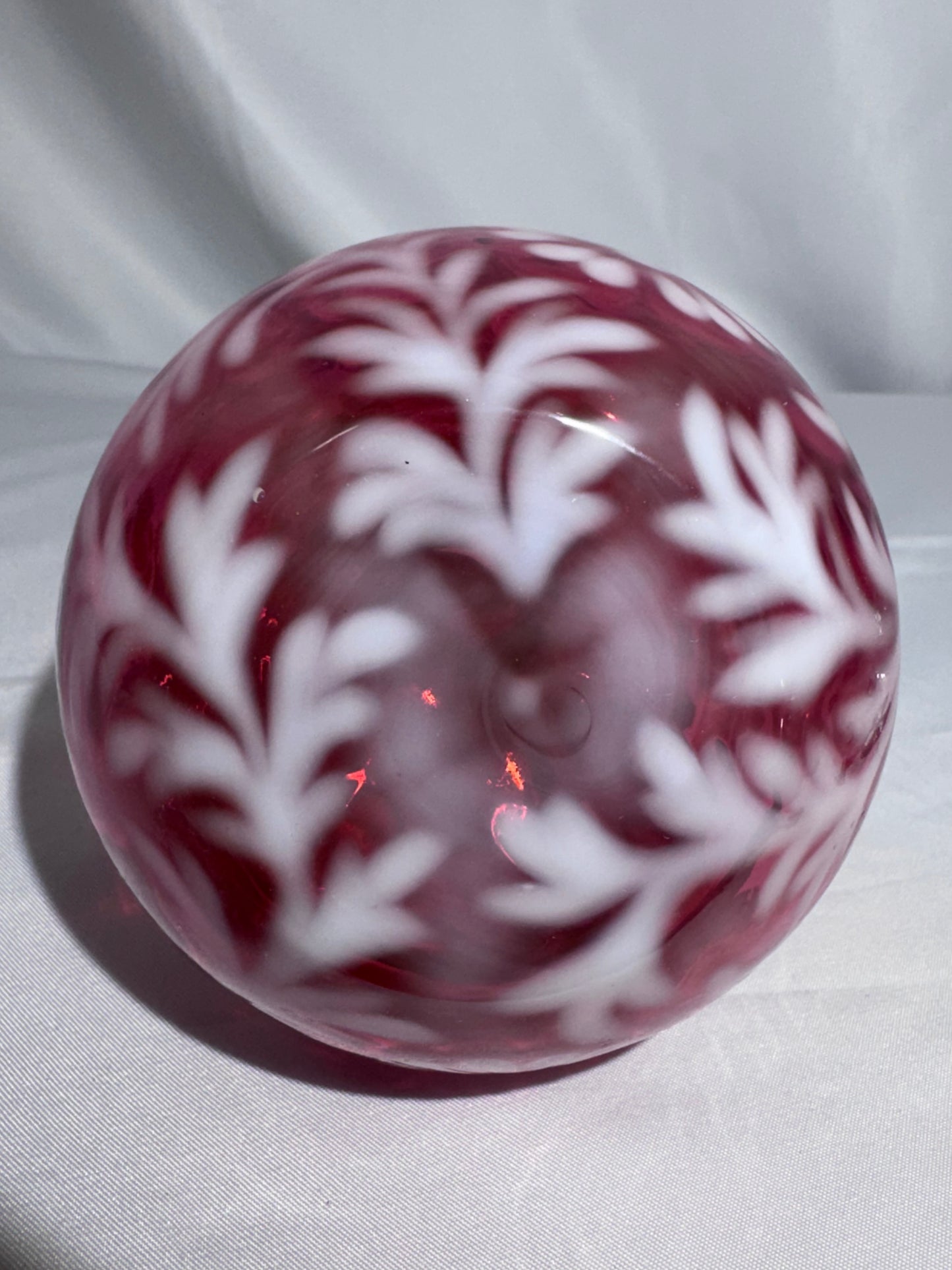 Vintage Cranberry Opalescent “Daisy & Fern” Glass Cruet – Ruffled Top & Faceted Stopper