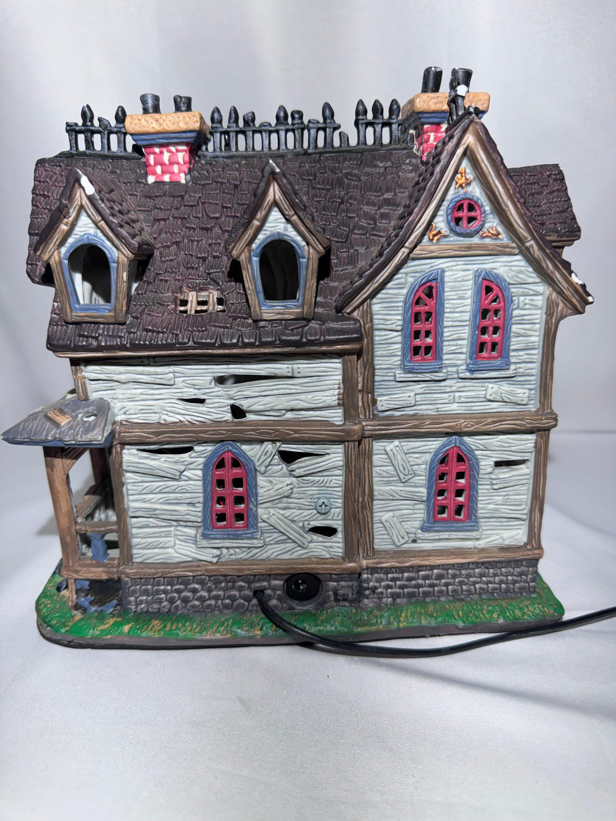 Lemax Spooky Town Boogiemen’s Hangout #65438 — Retired 2006 Halloween Village