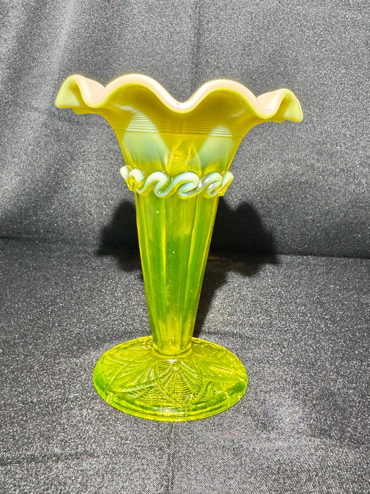 Vintage Davidson Pearline Primrose Uranium Glass Vase – Fluted & Ruffled