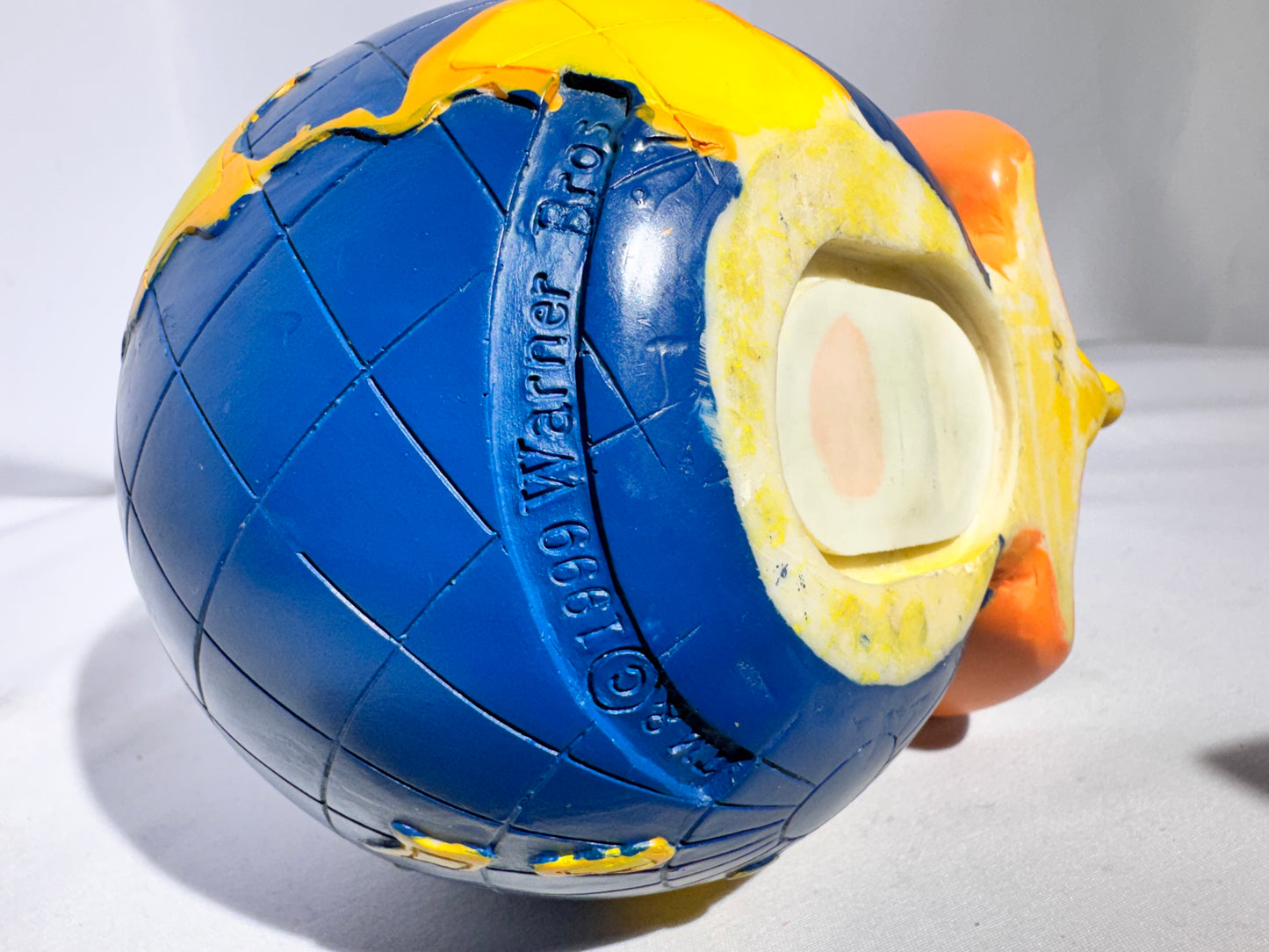 Tweety Bird with world Globe Bank – Warner Bros. 1999