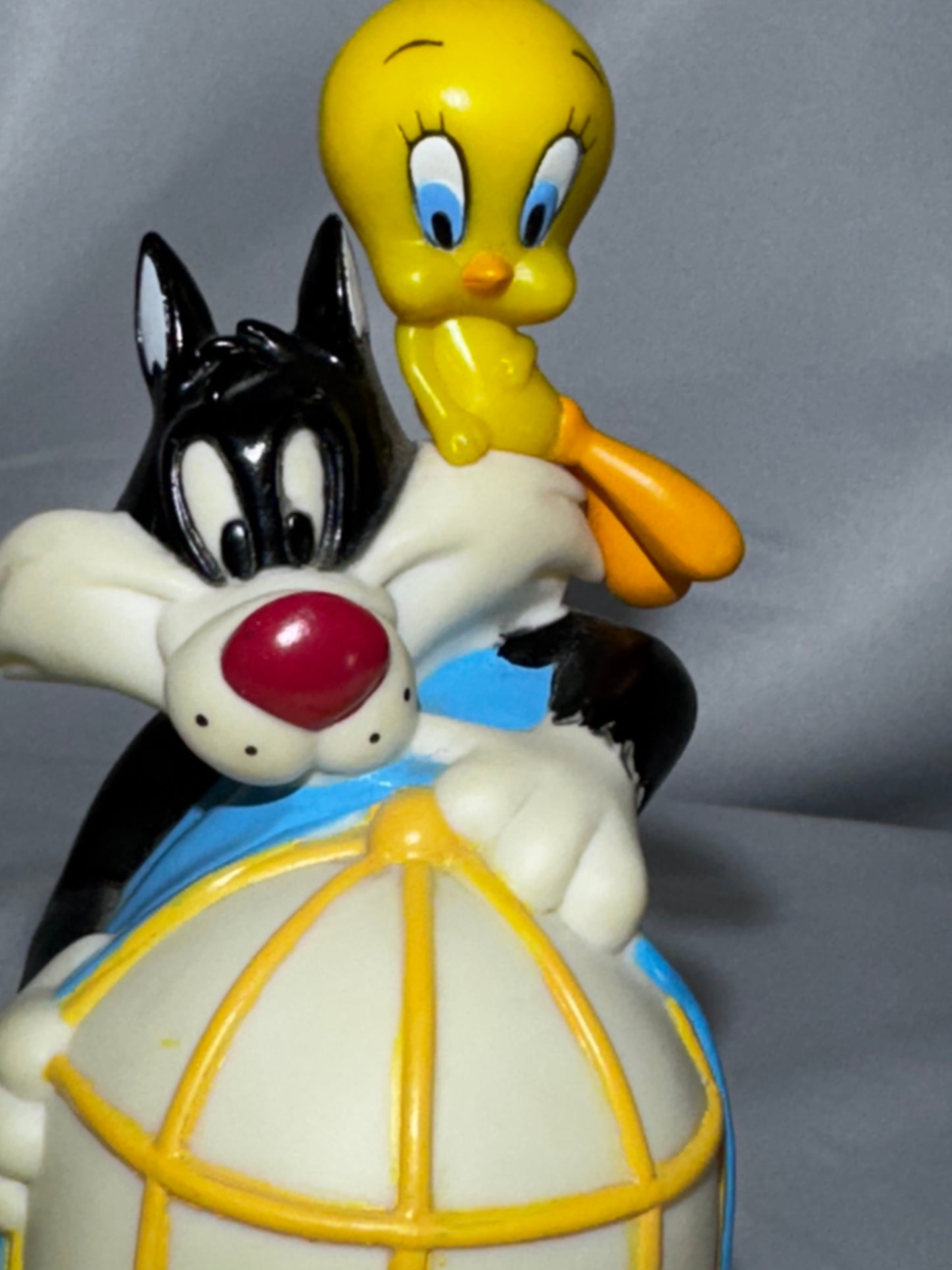 Vintage 1994 Warner Bros. Looney Tunes Sylvester & Tweety Piggy Bank
