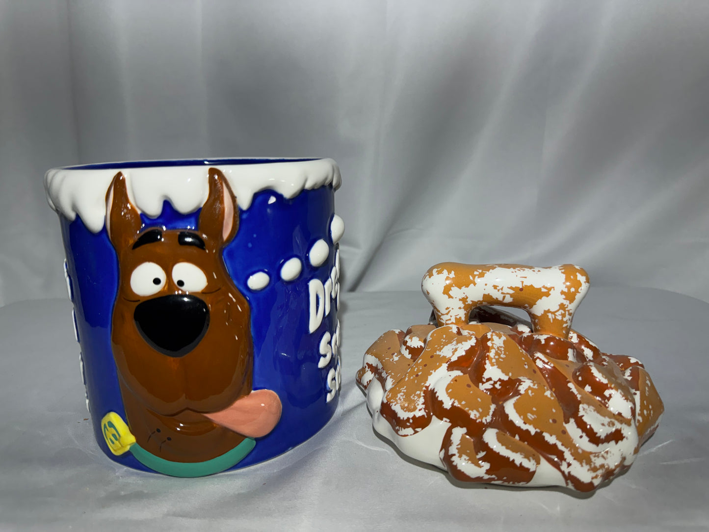 Vintage 1997 Warner Bros. Scooby-Doo Dreaming of a Scooby Snack Cookie Jar Ceramic