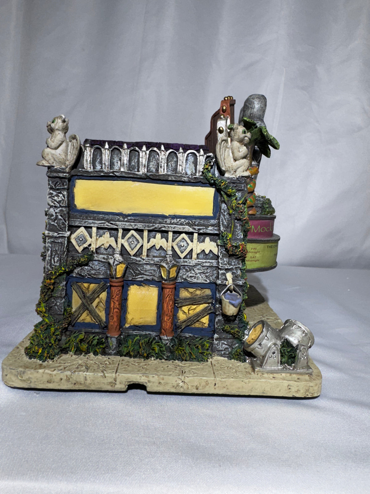 Hawthorne Village The Munsters Mockingbird Theater – A3257 – 2005 Halloween Village