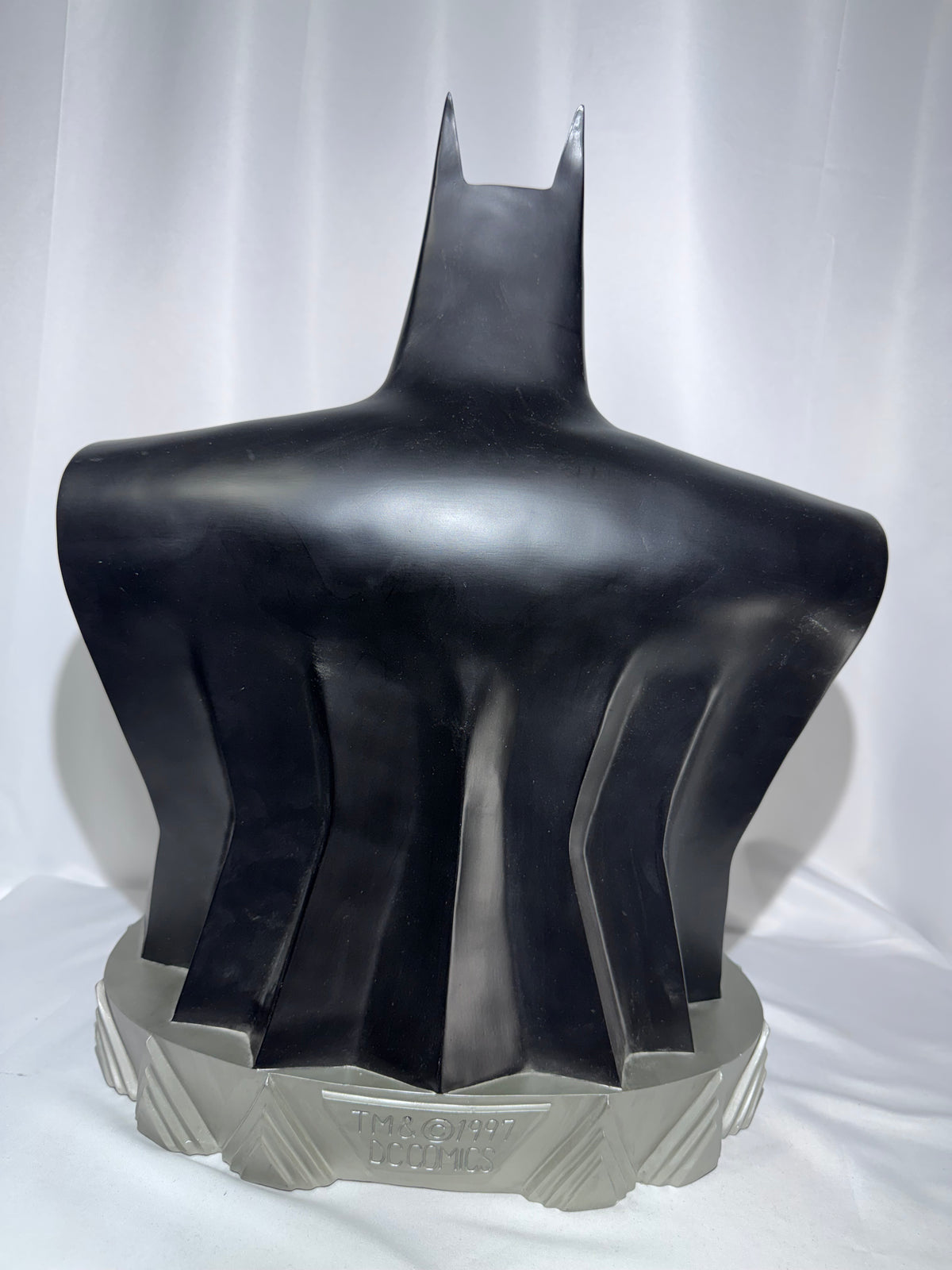 Vintage 1997 Warner Bros. Studio Store Batman Bust – DC Comics – Animated Style – 19”