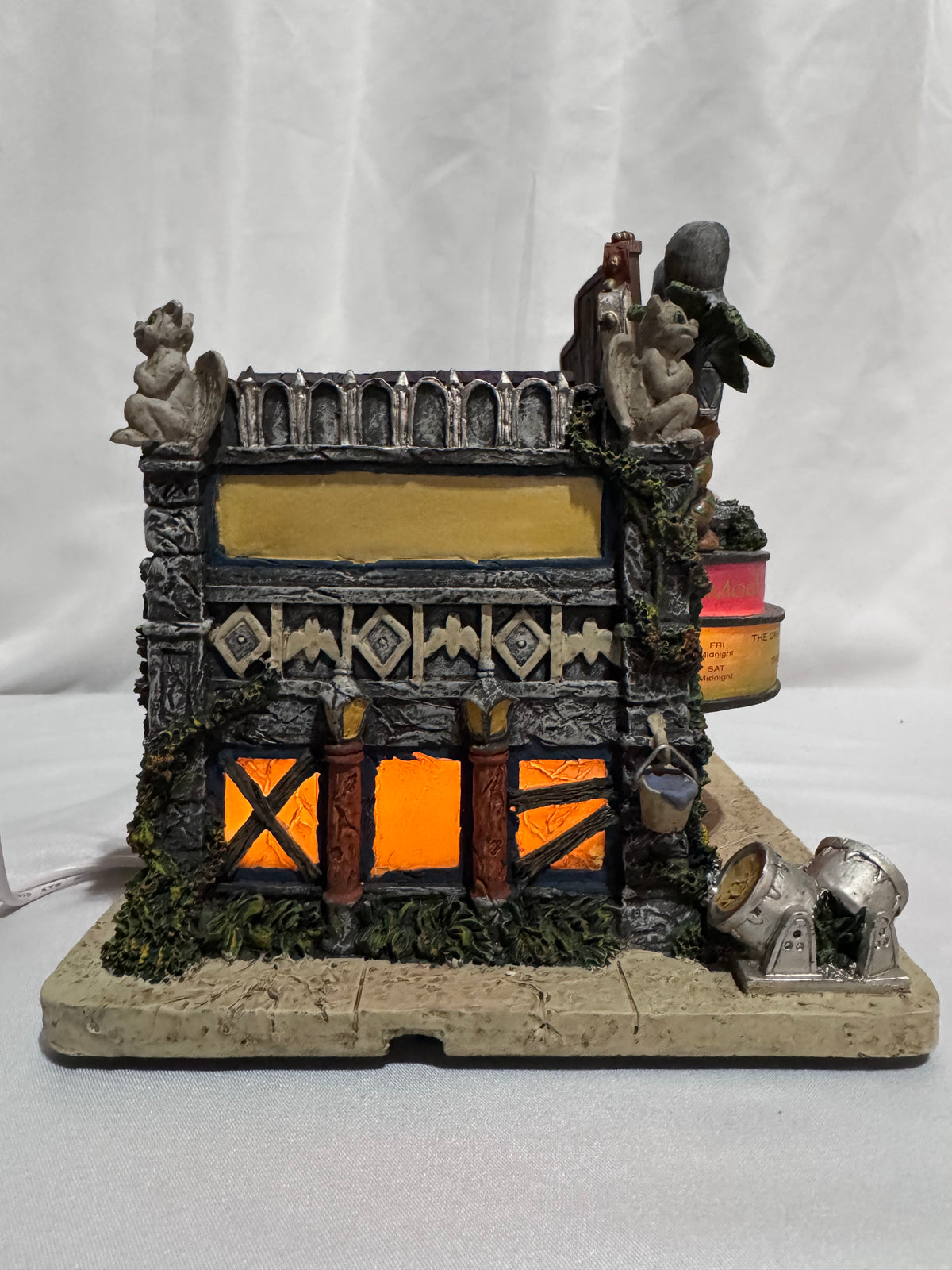 Hawthorne Village The Munsters Mockingbird Theater – A3257 – 2005 Halloween Village