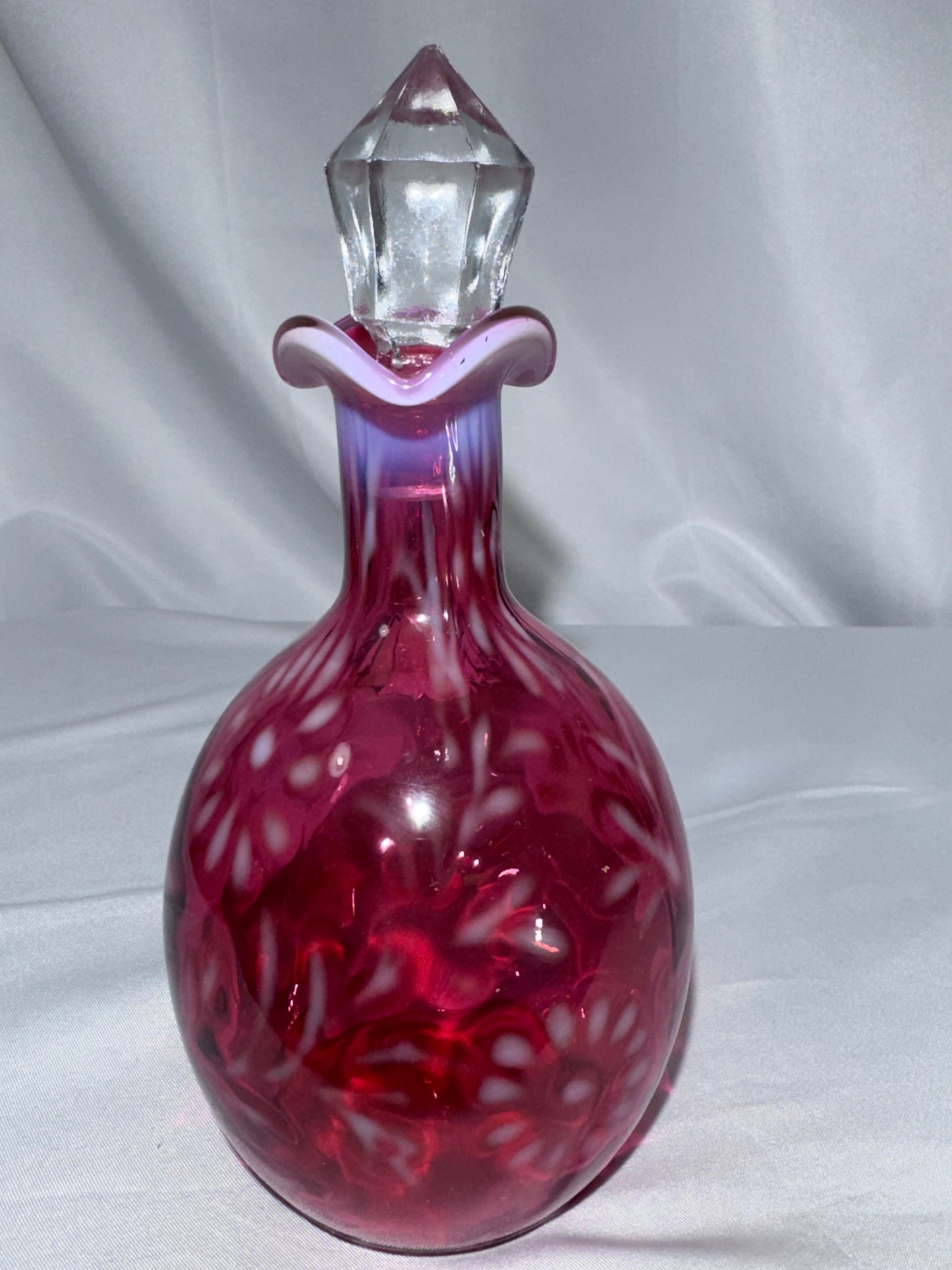 Vintage Cranberry Opalescent “Daisy & Fern” Glass Cruet – 7” – Faceted Stopper