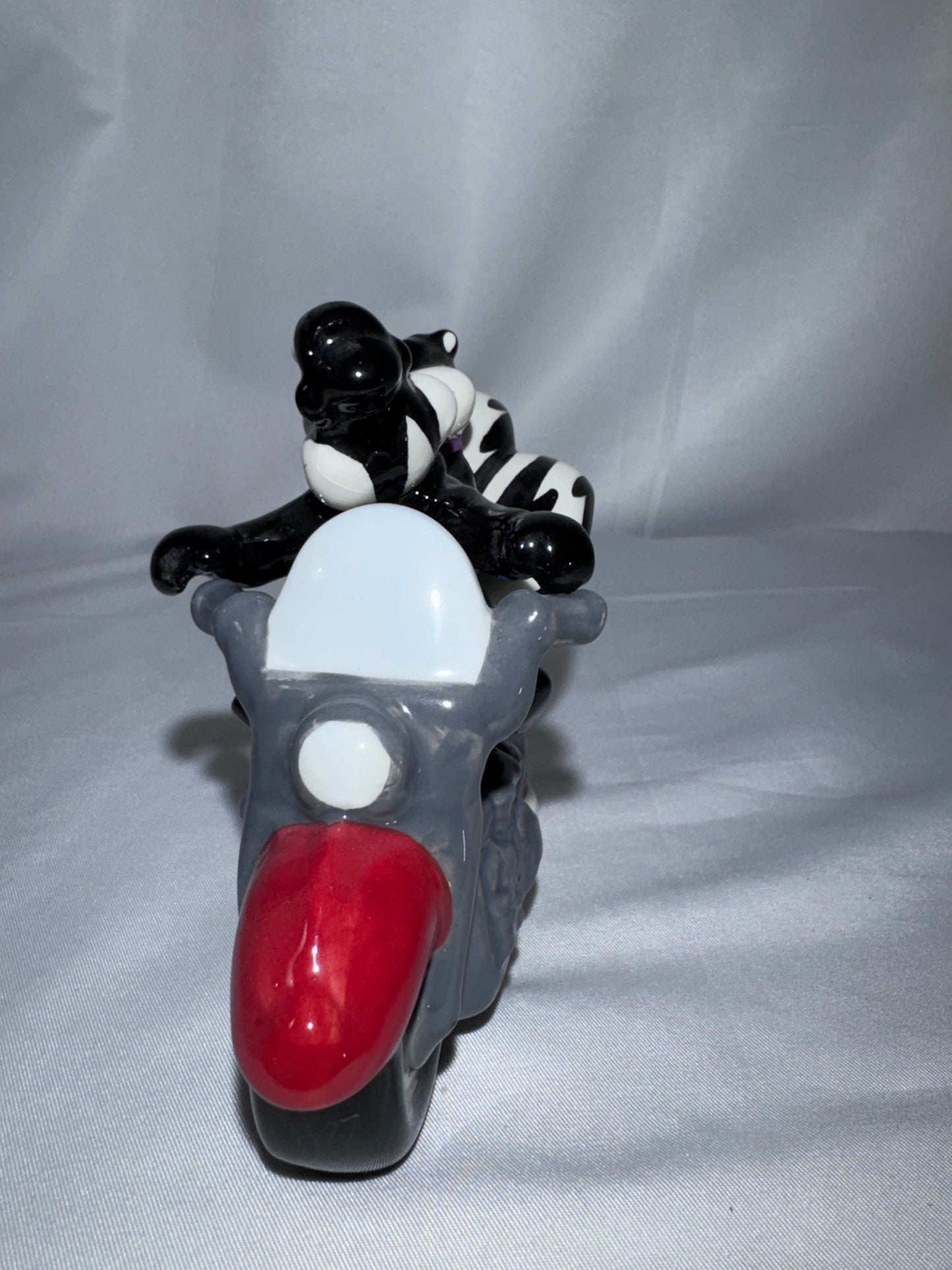 2009 Westland Looney Tunes Pepe Le Pew Penelope and motorcycle Magnetic Shakers Box