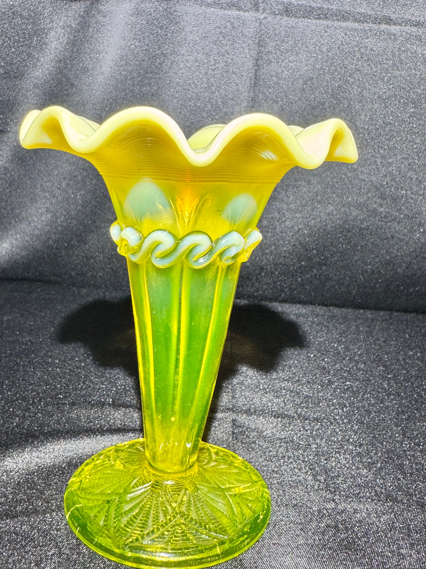 Vintage Davidson Pearline Primrose Uranium Glass Vase – Fluted & Ruffled