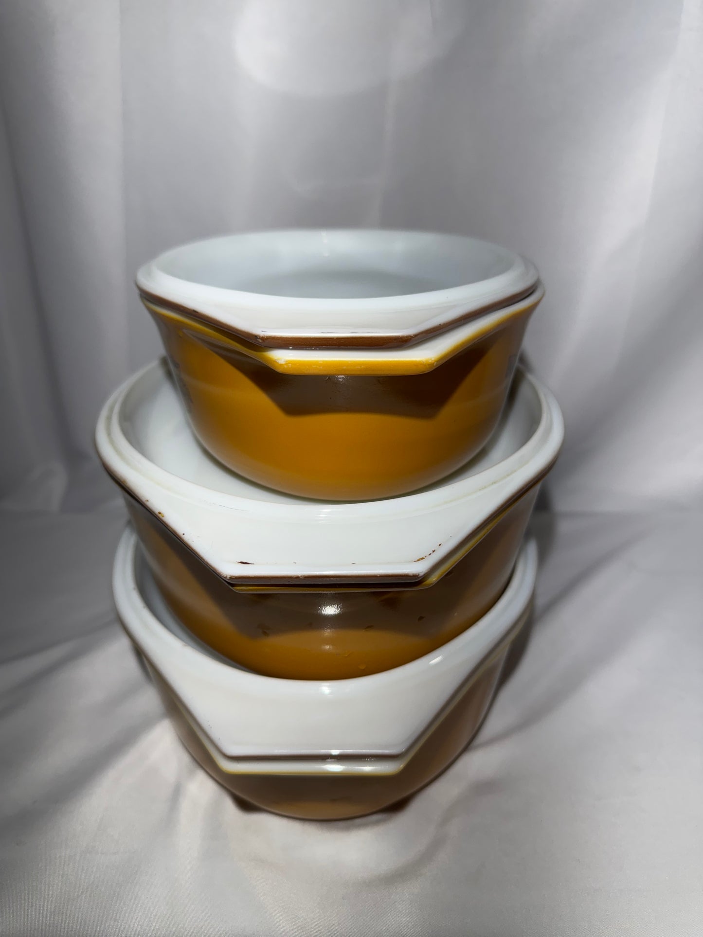 Vintage Pyrex Old Orchard Casserole Dish Set of 3 w/ Lids 1.5 Qt & 2.5 Qt Brown Fruit
