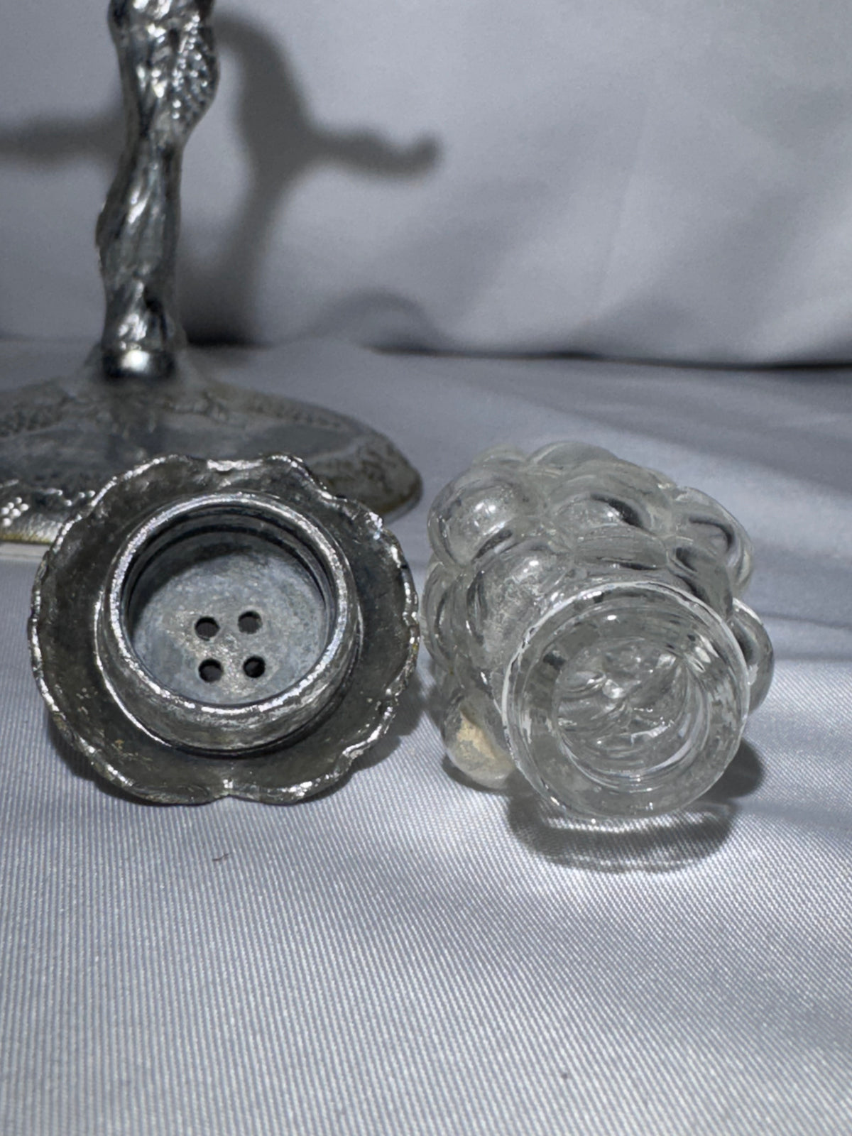 Vintage Clear Glass Hanging Grape Salt & Pepper Shaker Set w/ Metal Tree Stand – Made in Japan